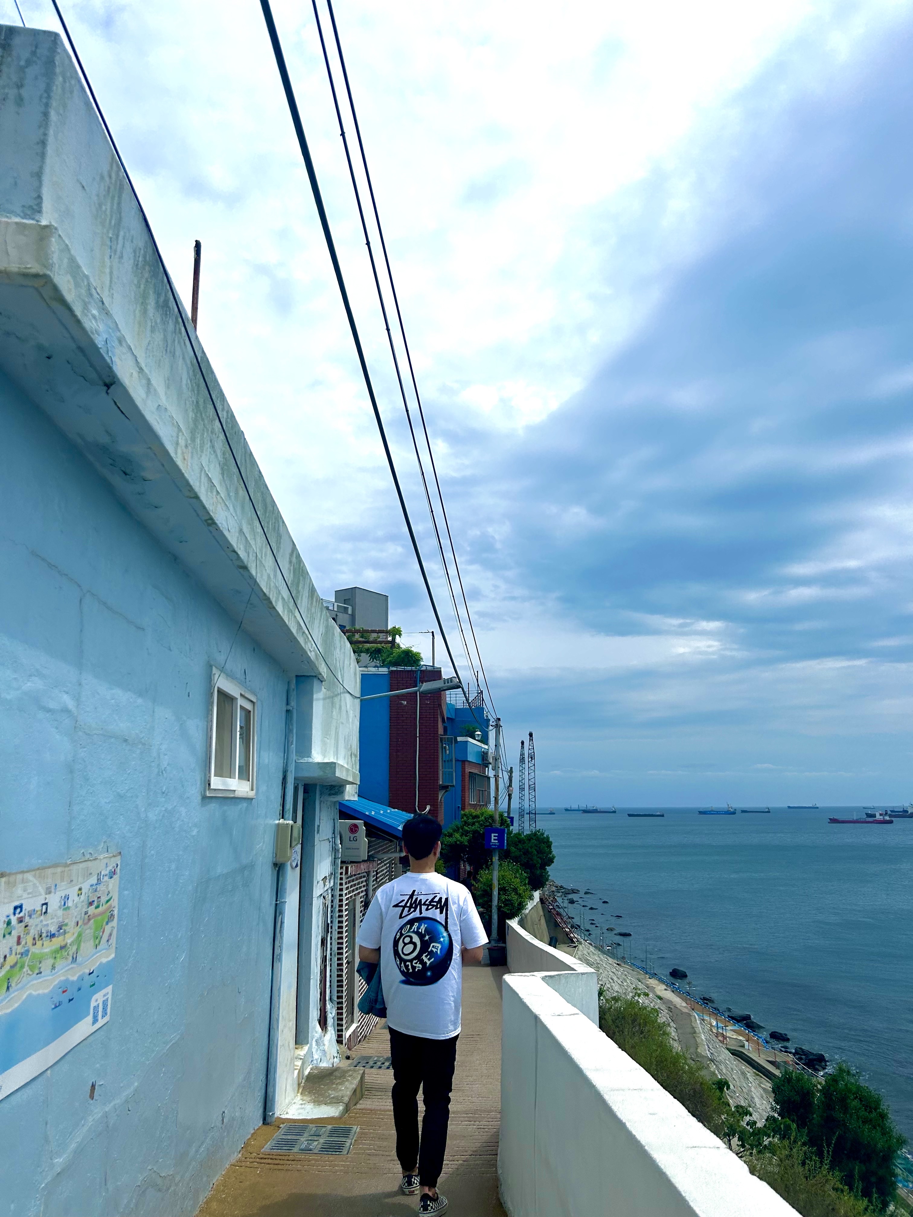 Stussy x Born X Raised 8 Ball T-Shirt White 착용 스타일 - 4