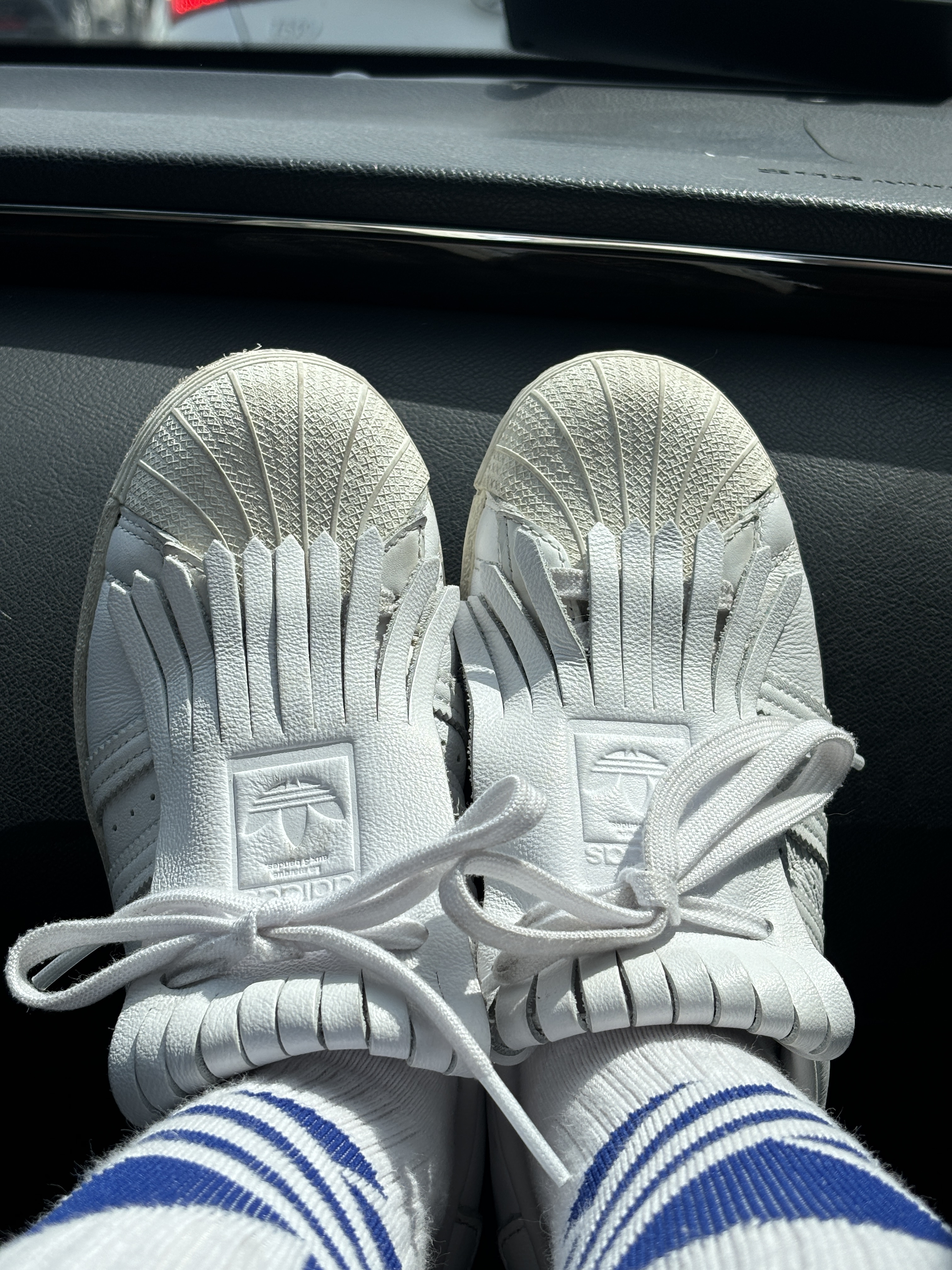 (W) Adidas Superstar Fringe White 착용 스타일 - 1