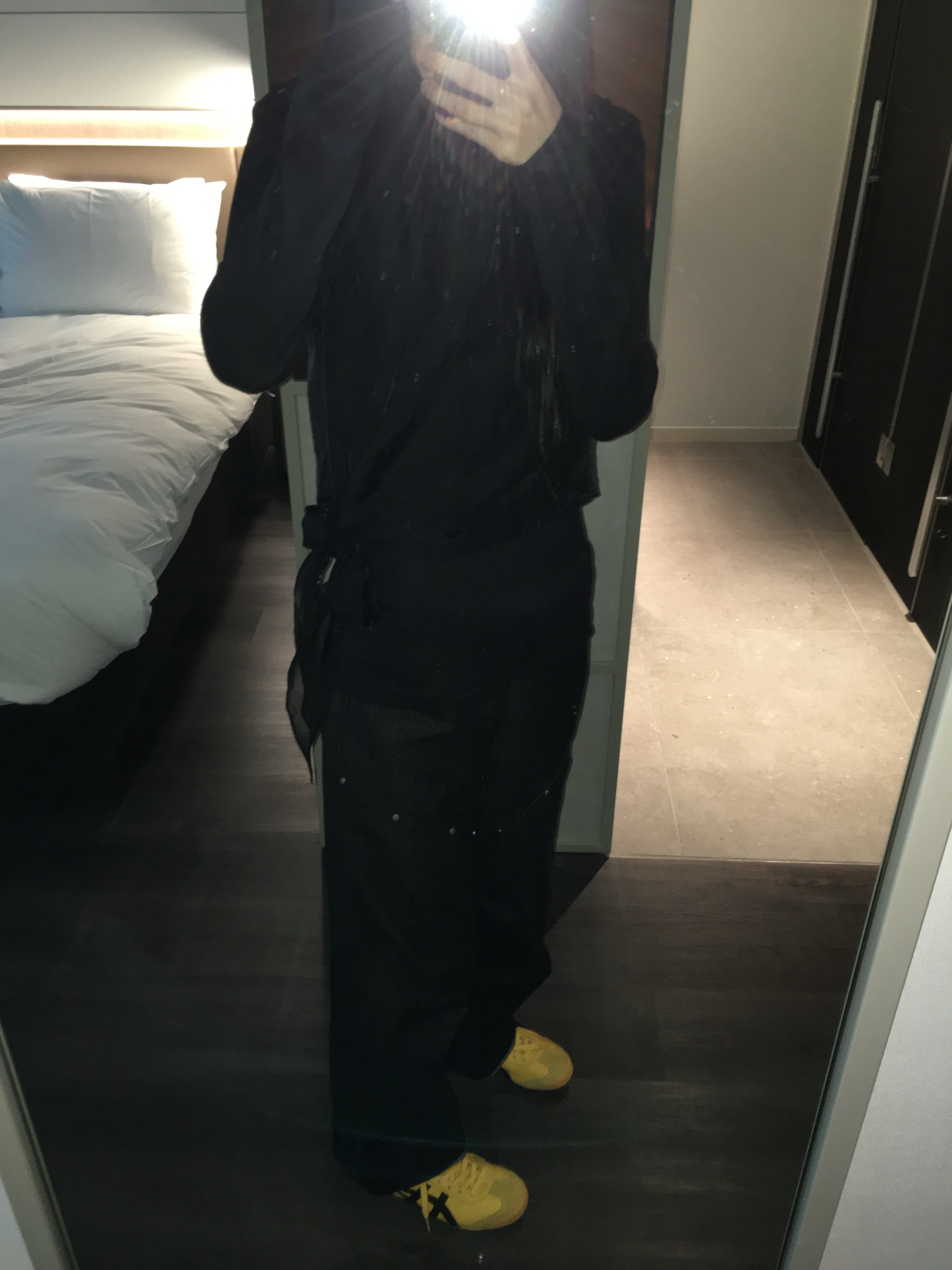 Onitsuka Tiger Mexico 66 Yellow Black 착용 스타일 - 2