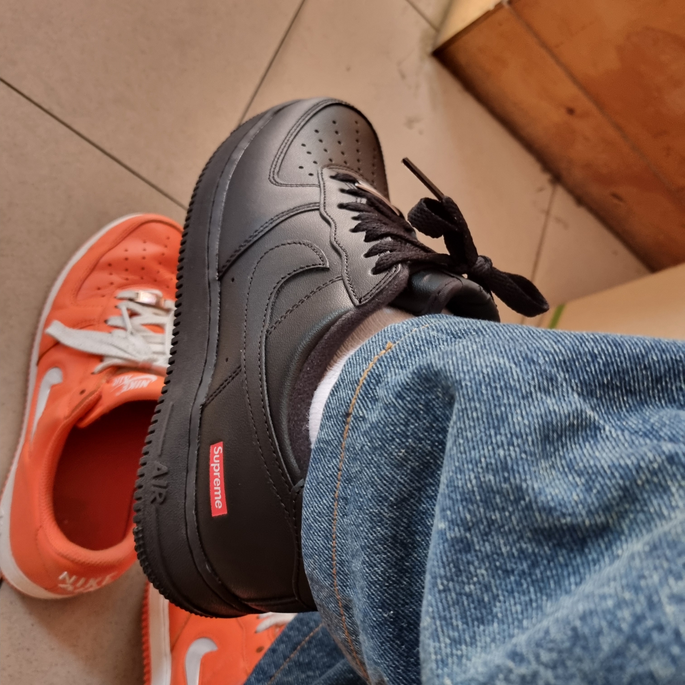Nike x Supreme Air Force 1 Low Black, Nike Air Force 1 Low Retro Color of The Month Safety Orange 착용 스타일 - 1