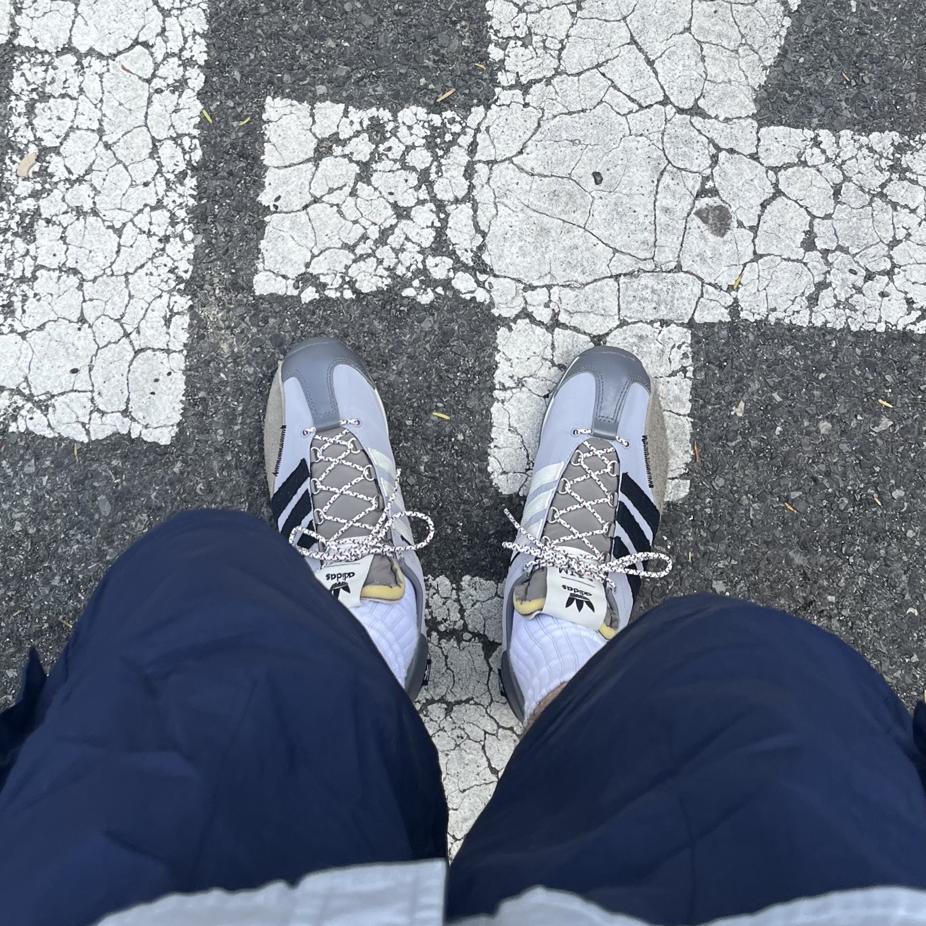 Adidas x Song for the Mute Country OG Grey Two Core Black 착용 스타일