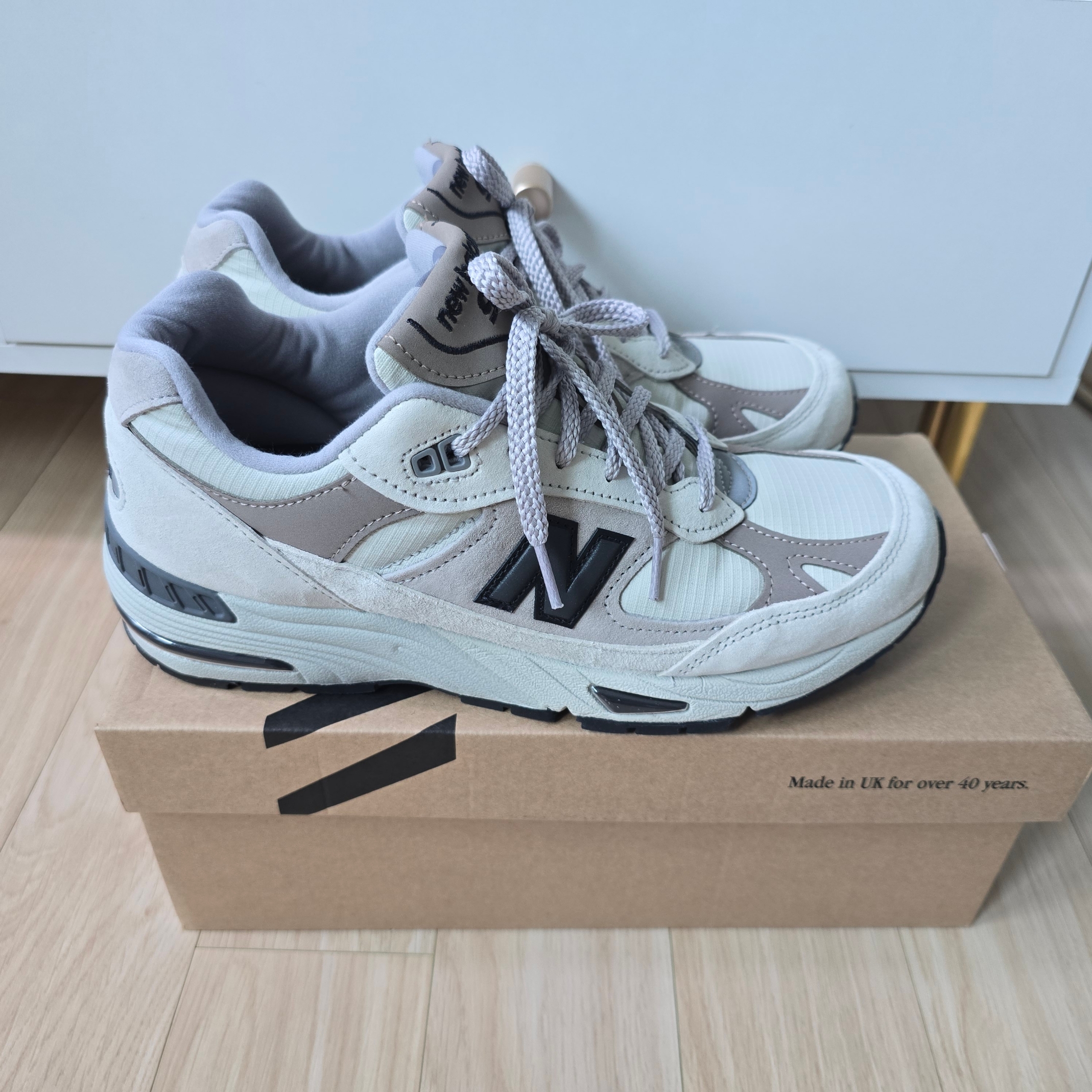 New Balance 991 Made in UK Cream Beige 착용 스타일