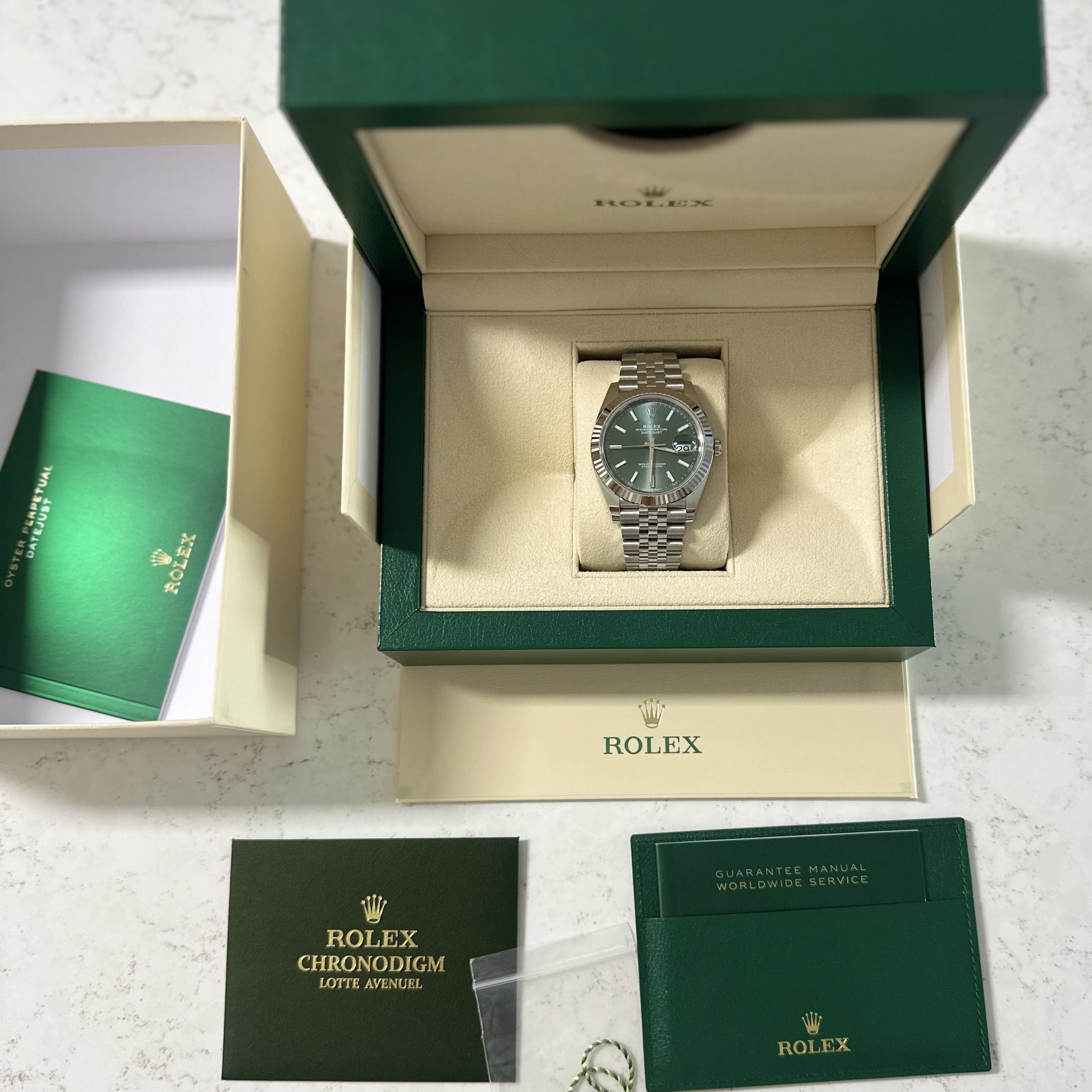 Rolex Datejust 41mm 126334 Mint Green Jubilee 착용 스타일 - 4