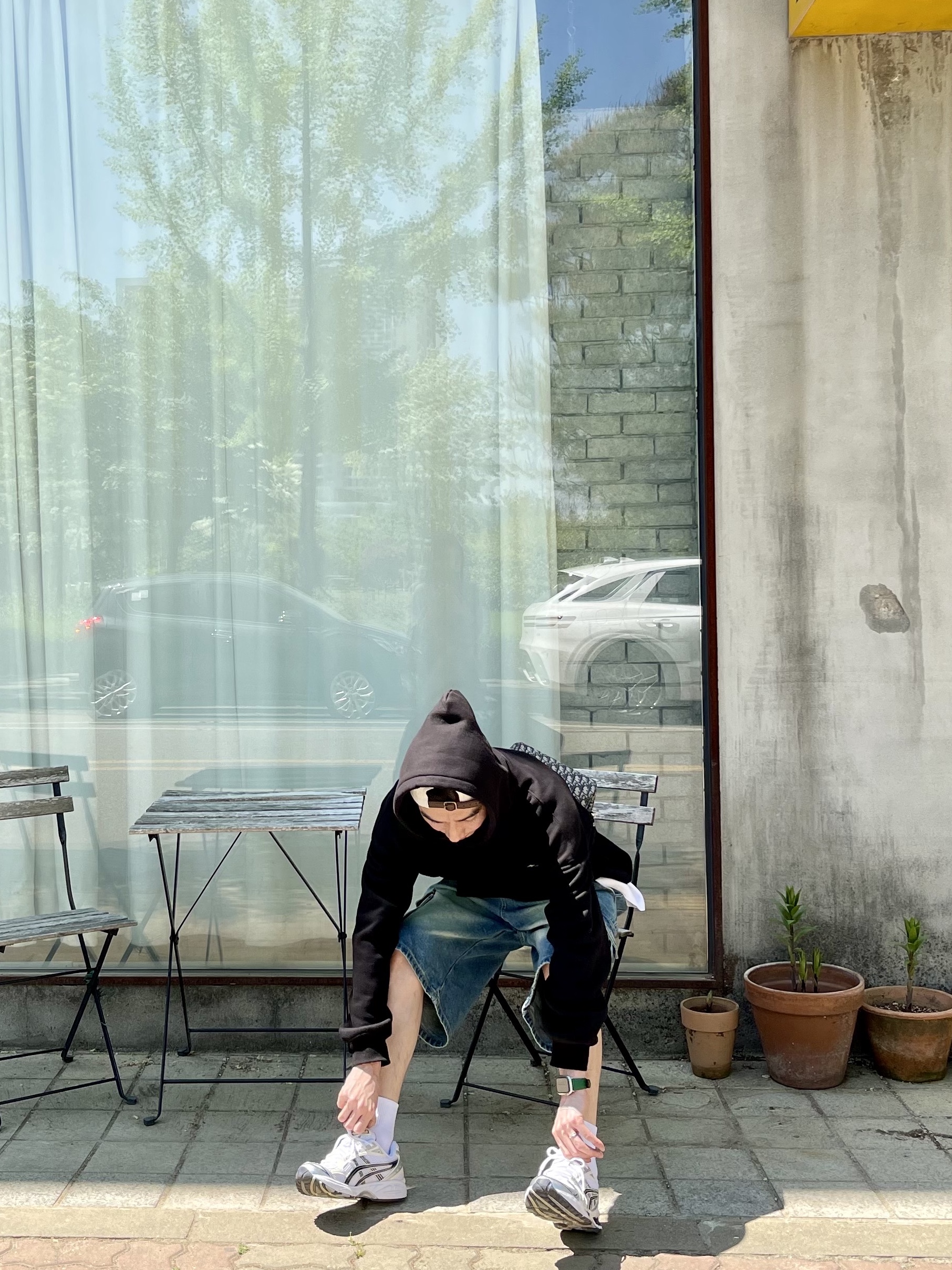 (W) Asics Gel-Kayano 14 White Midnight, IAB Studio Hoodie Black 착용 스타일 - 3
