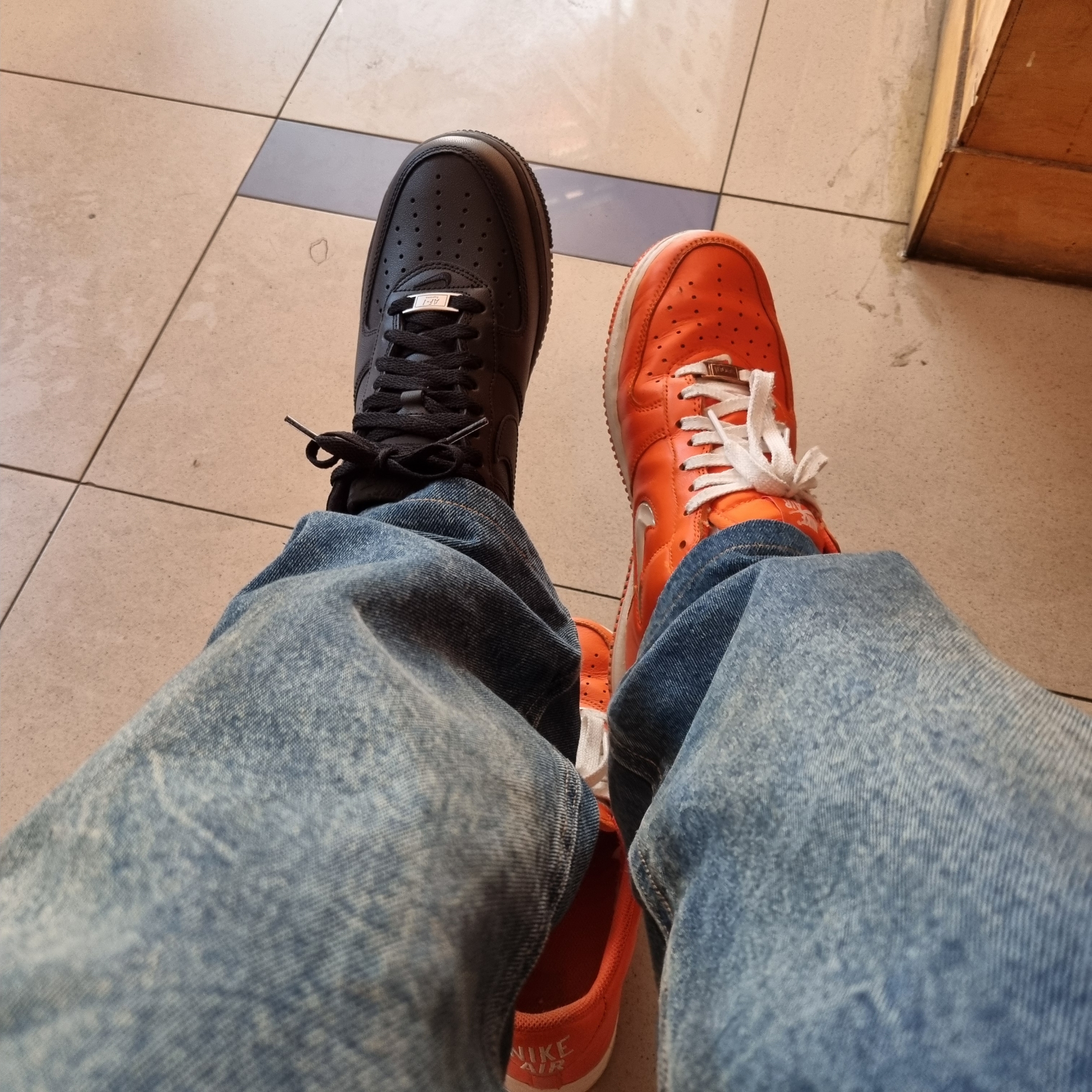 Nike x Supreme Air Force 1 Low Black, Nike Air Force 1 Low Retro Color of The Month Safety Orange 착용 스타일 - 2
