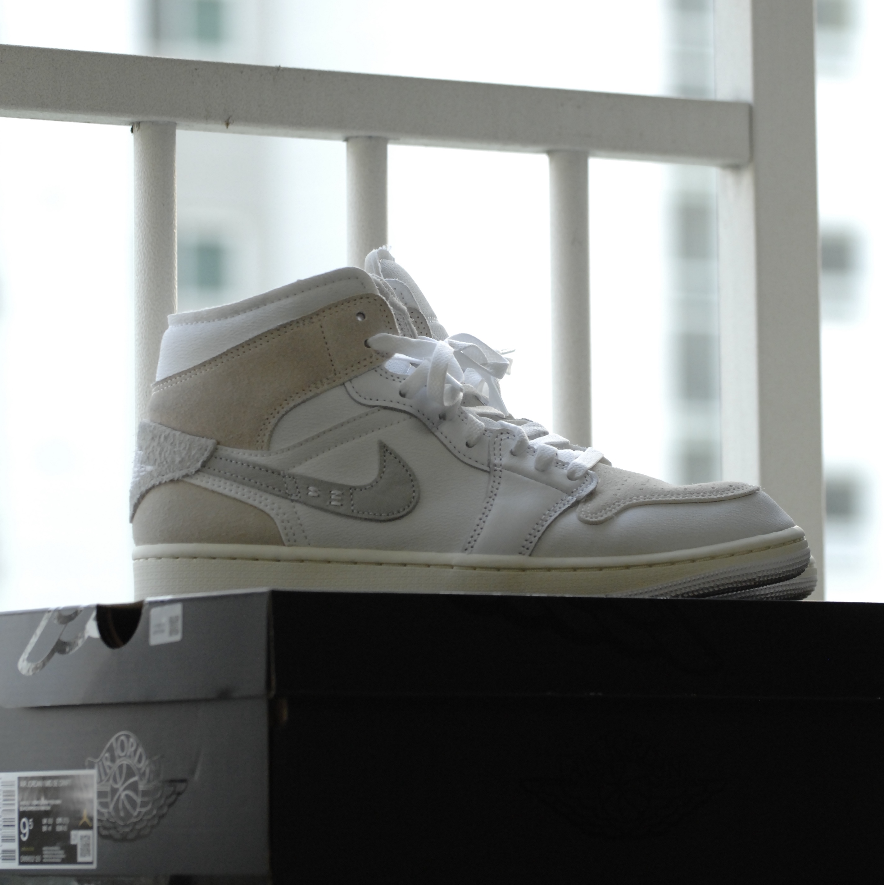 Jordan 1 Mid SE Craft White Light Orewood Brown 착용 스타일