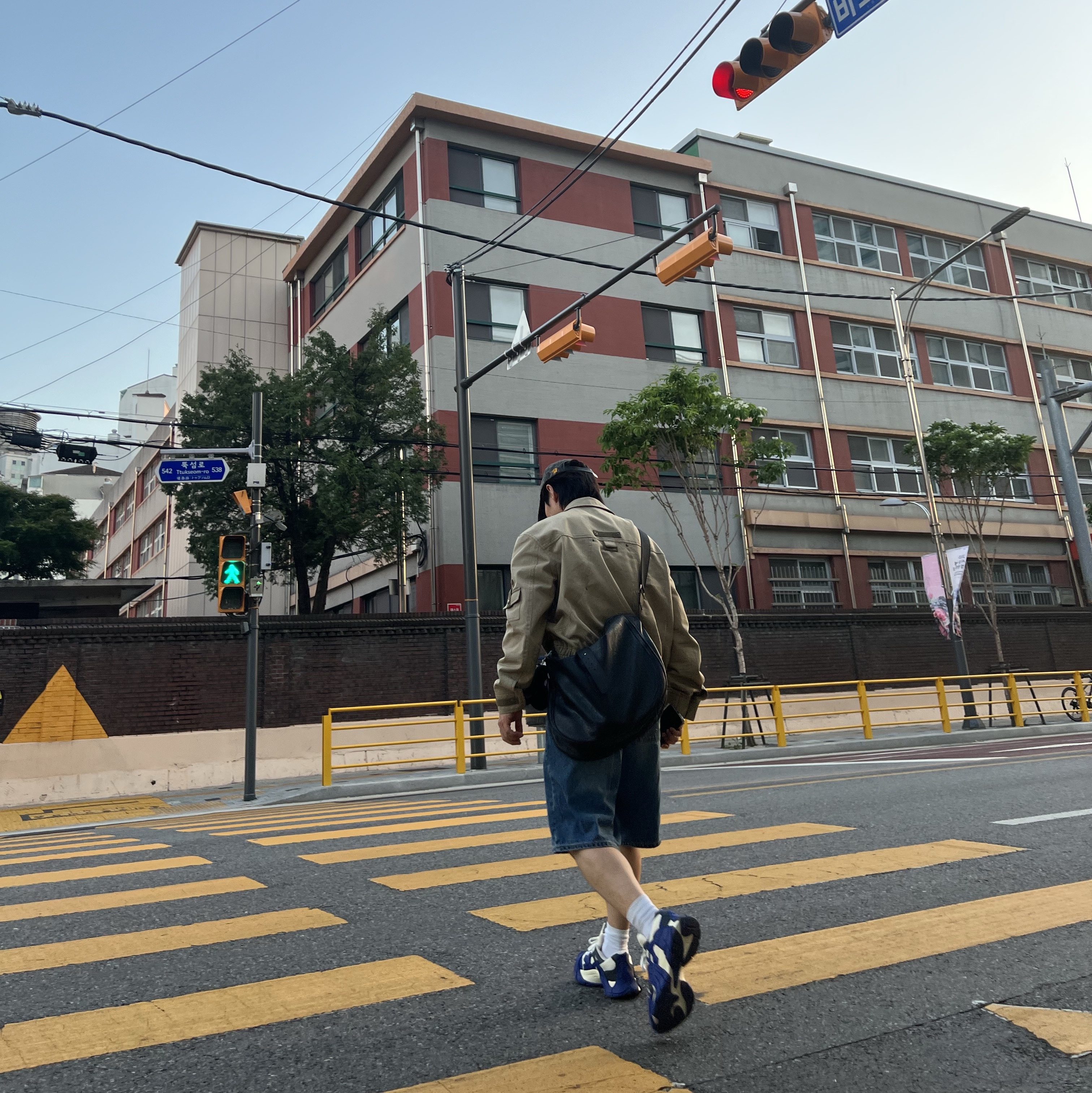 Camper Tormenta Dark Blue White 착용 스타일 - 2
