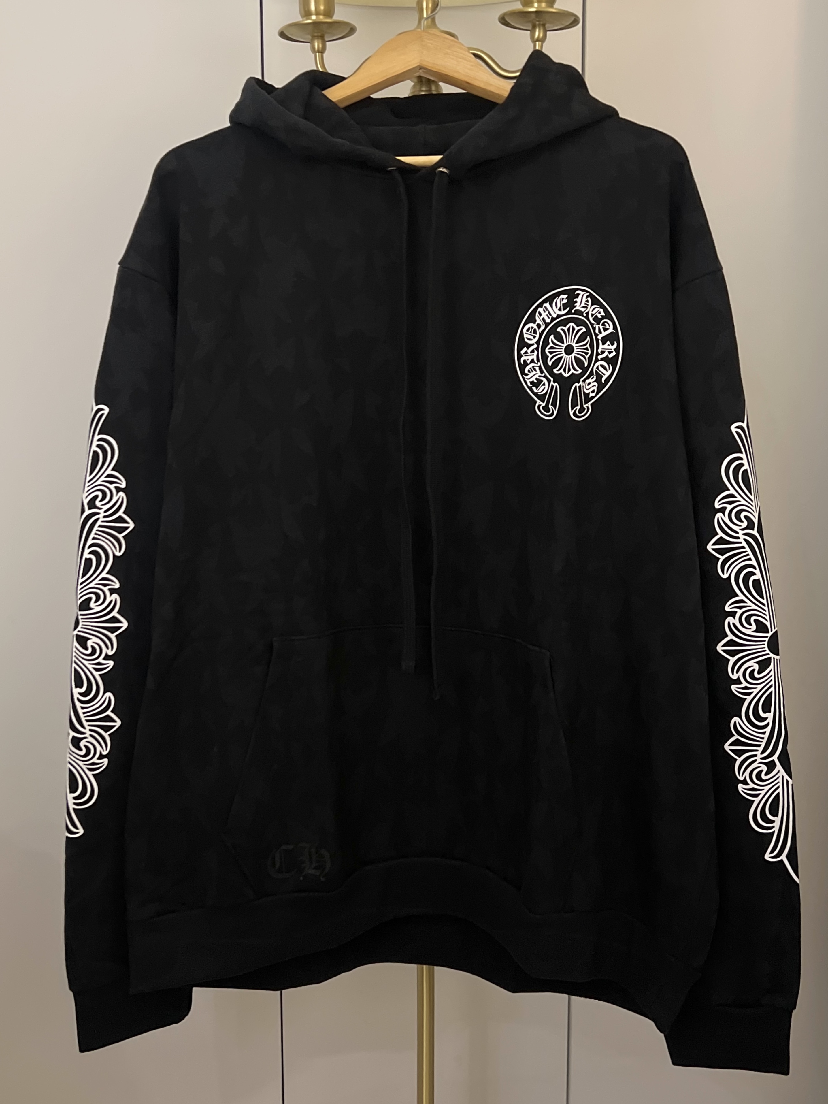 Chrome Hearts Cemetery Cross Print Pullover Hoodie Black 착용 스타일 - 2