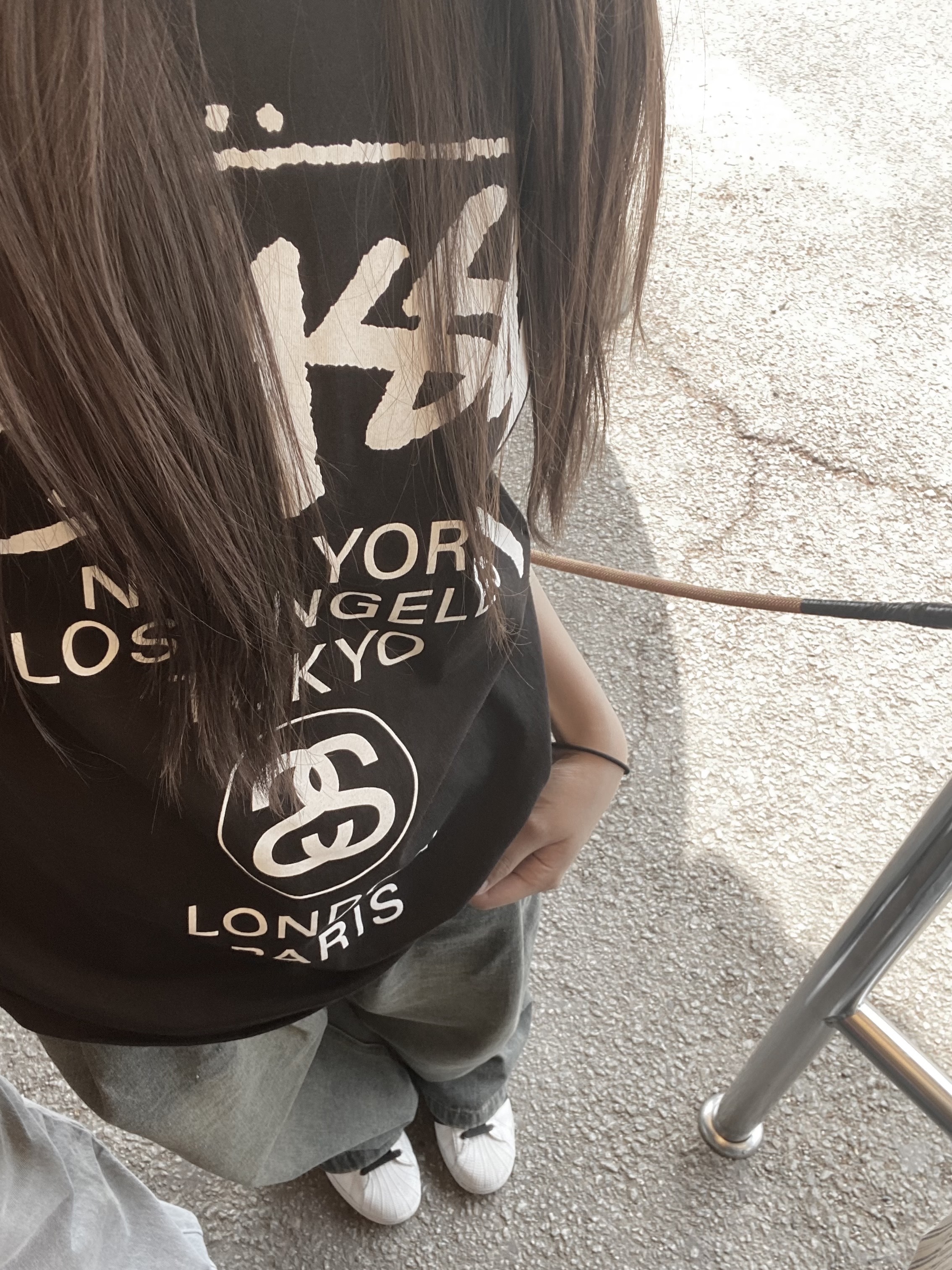 Stussy World Tour T-Shirt Black 2024,2025 착용 스타일 - 3