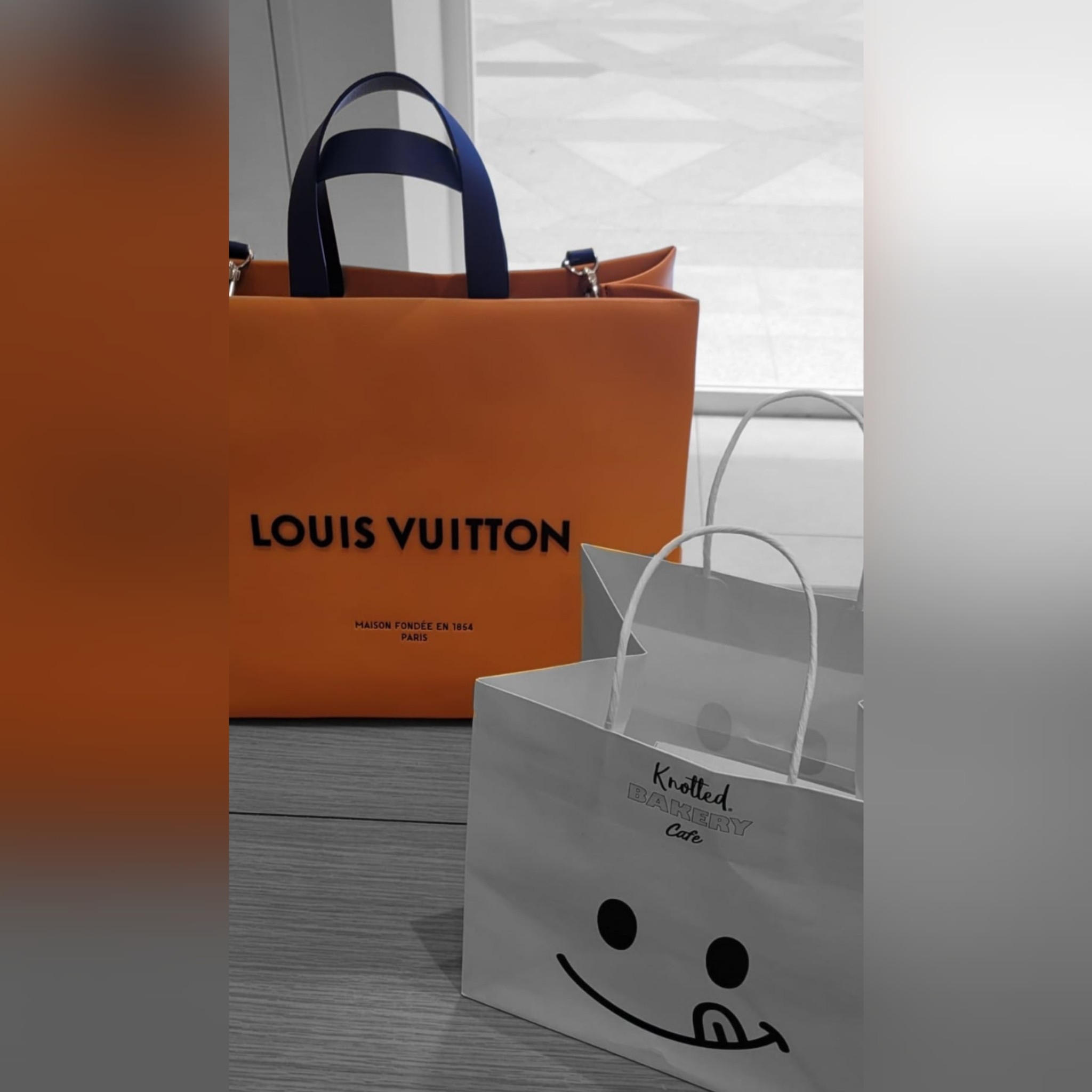 Louis Vuitton Shopper Bag MM Saffran 착용 스타일