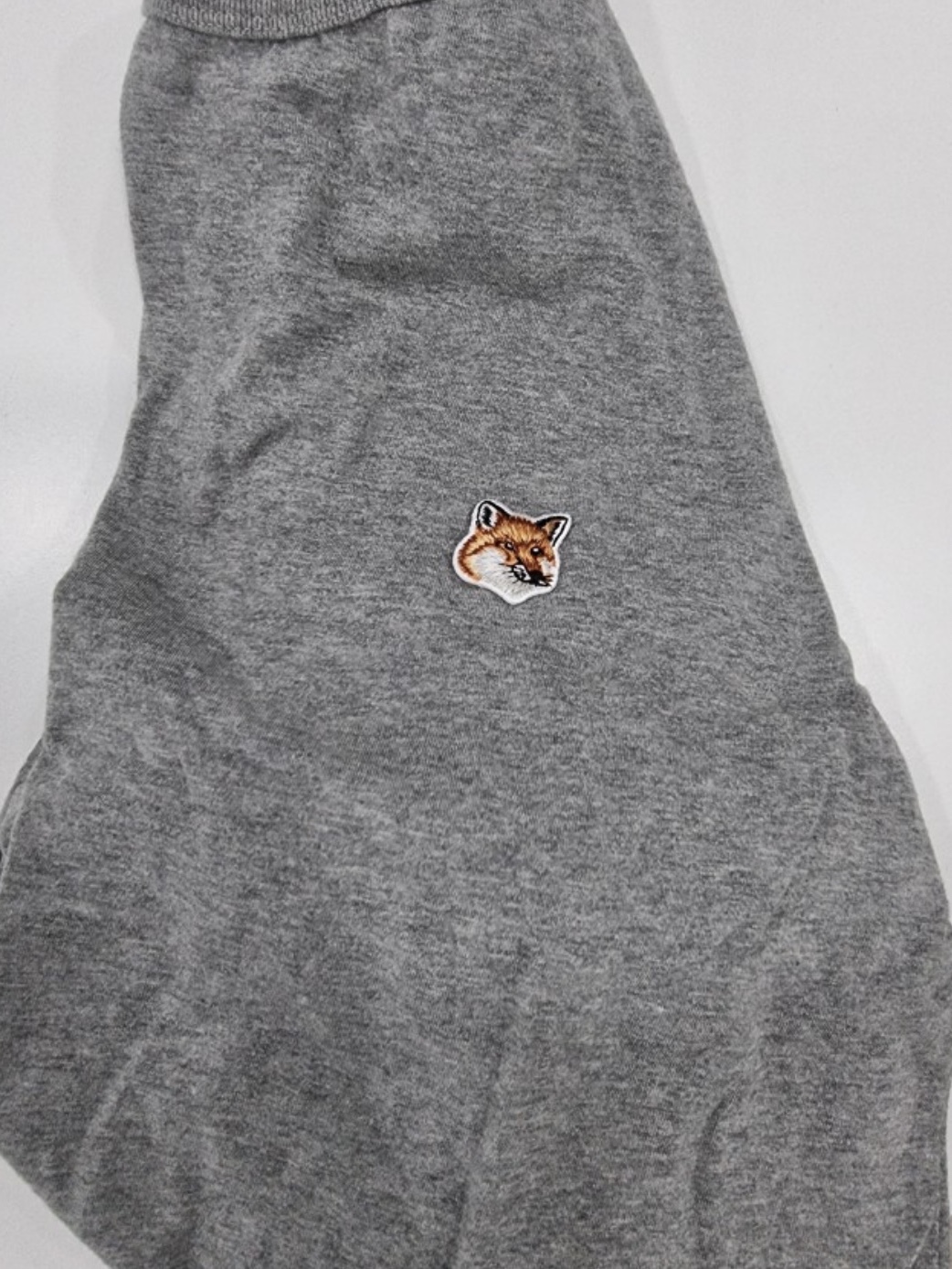 Maison Kitsune Fox Head Patch Classic T-Shirt Grey Melange 착용 스타일