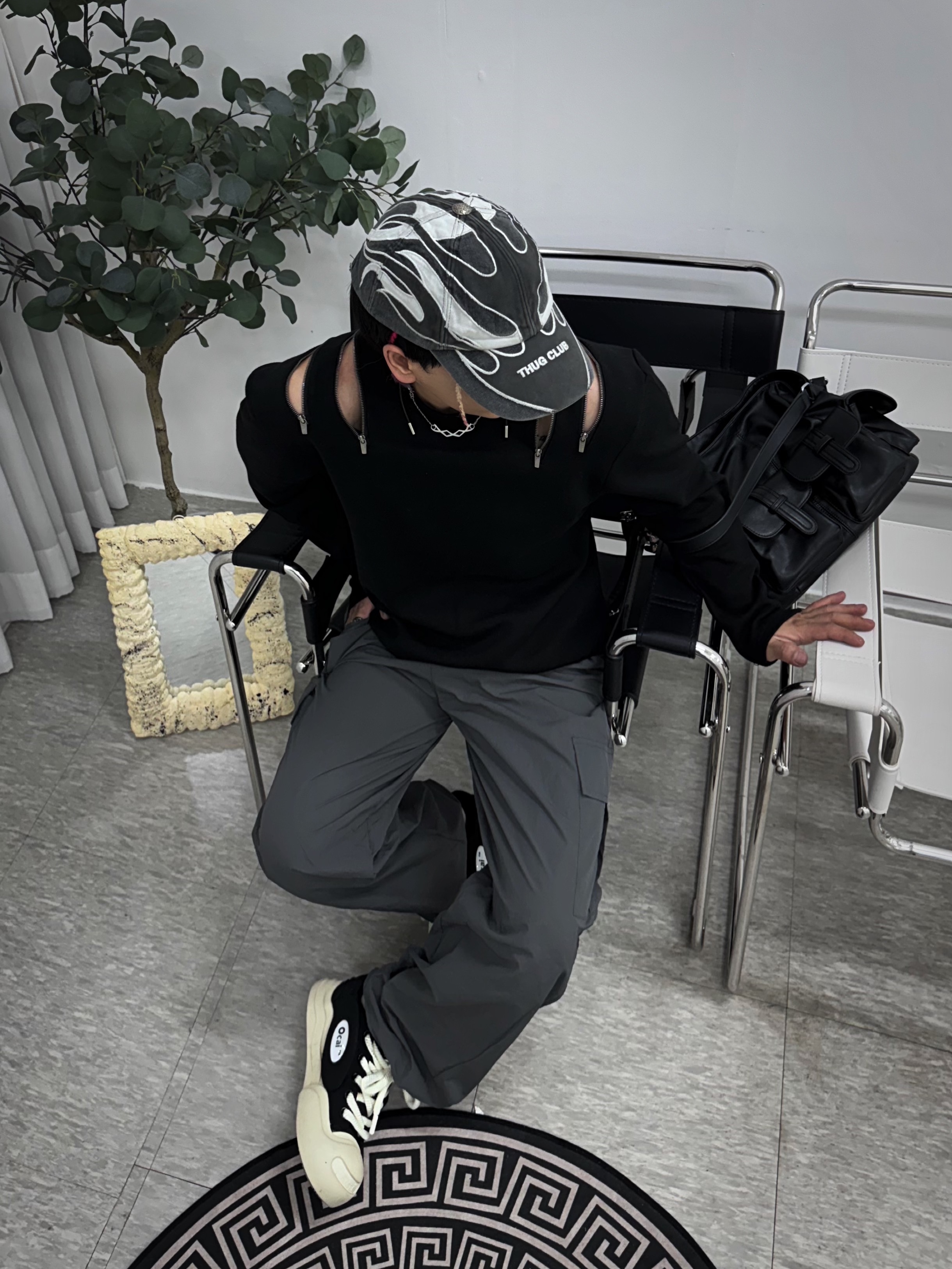 떠그 클럽 쵸퍼 캡 블랙 착용 스타일 - 3