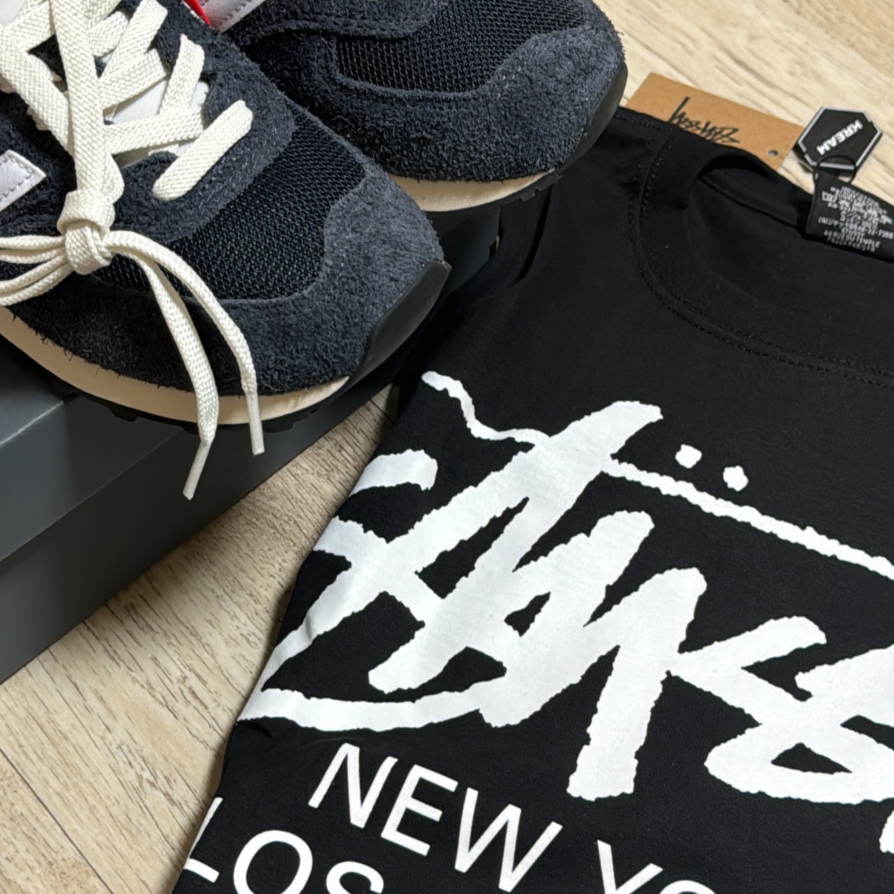 Stussy World Tour T-Shirt Black 2023 착용 스타일