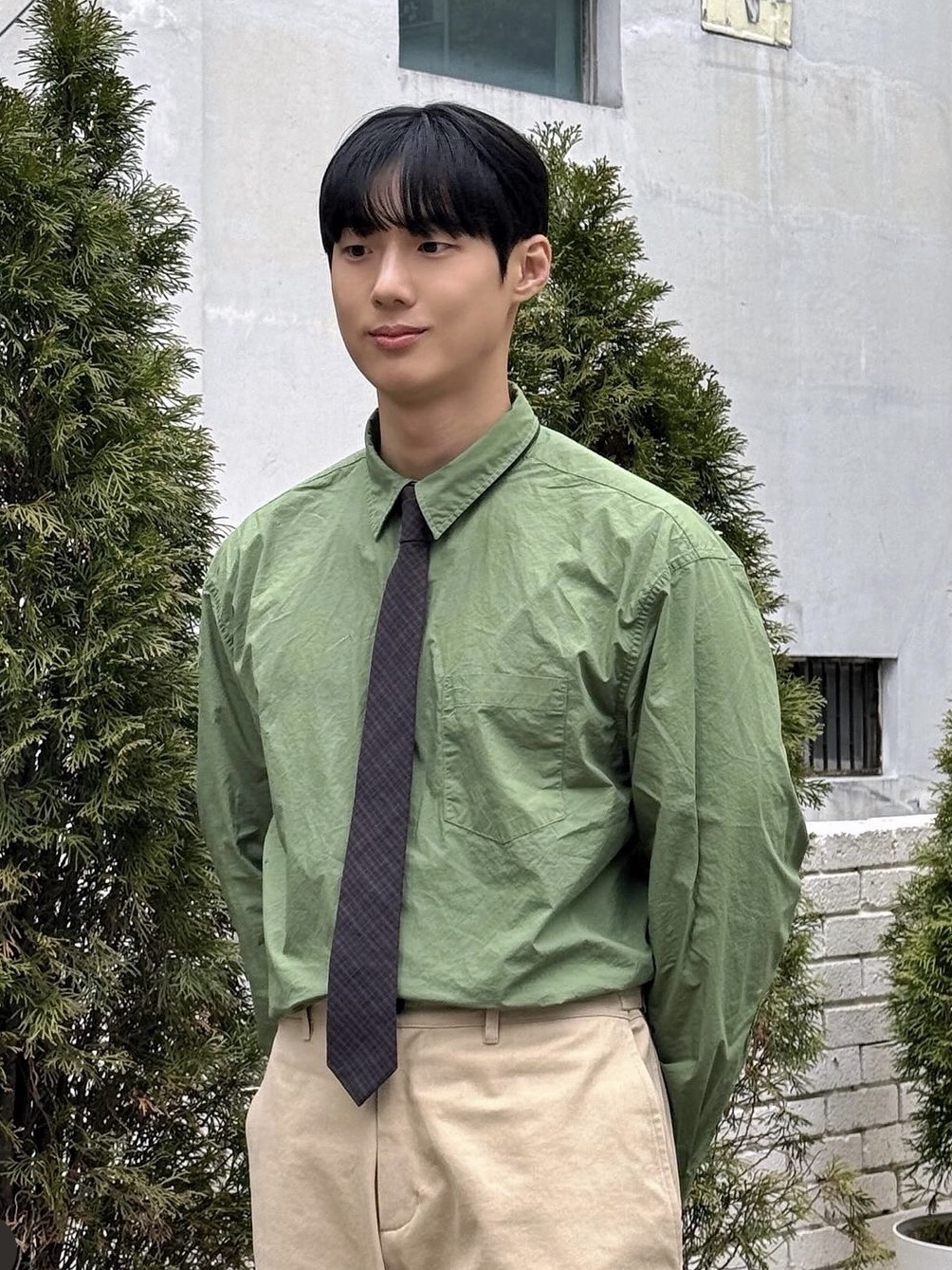 DIVEIN Uniform Chino Pants Beige 착용 스타일
