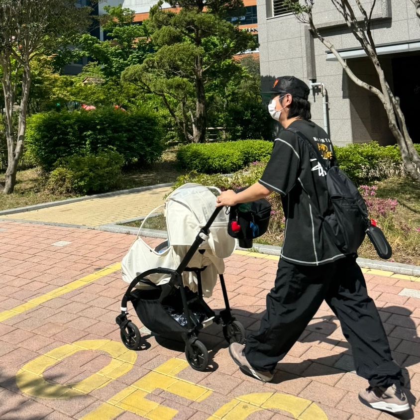 Palace x Thrasher Trucker Hat Black - 24SS, Stussy x Mountain Hardwear T-Shirt Stealth Grey 착용 스타일