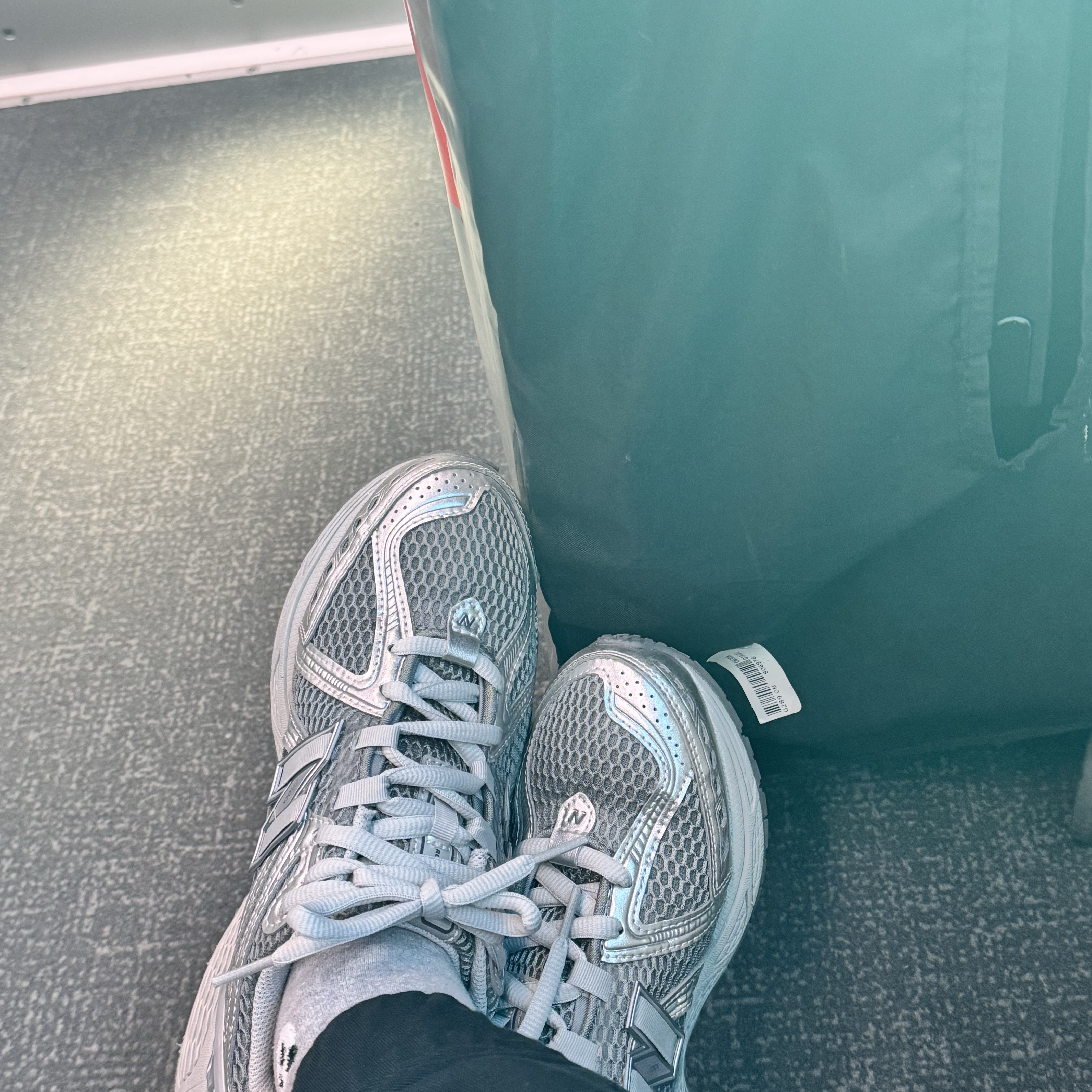 New Balance 1906R Harbor Grey Silver Metalic 착용 스타일
