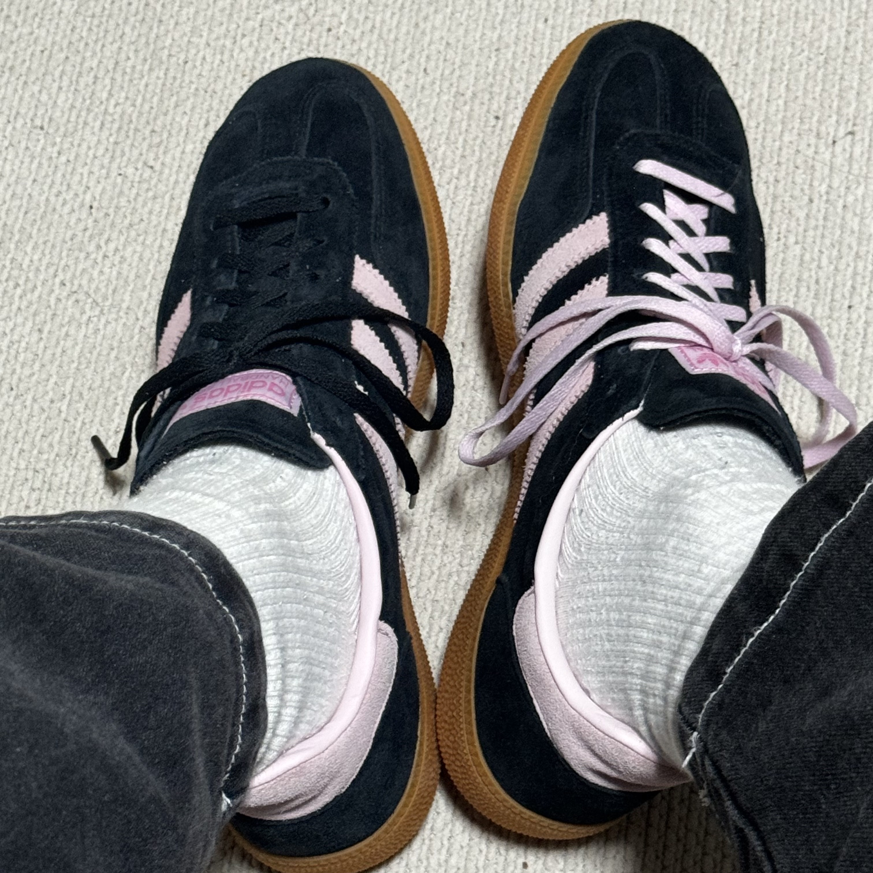 (W) Adidas Spezial Handball Core Black Clear Pink 착용 스타일