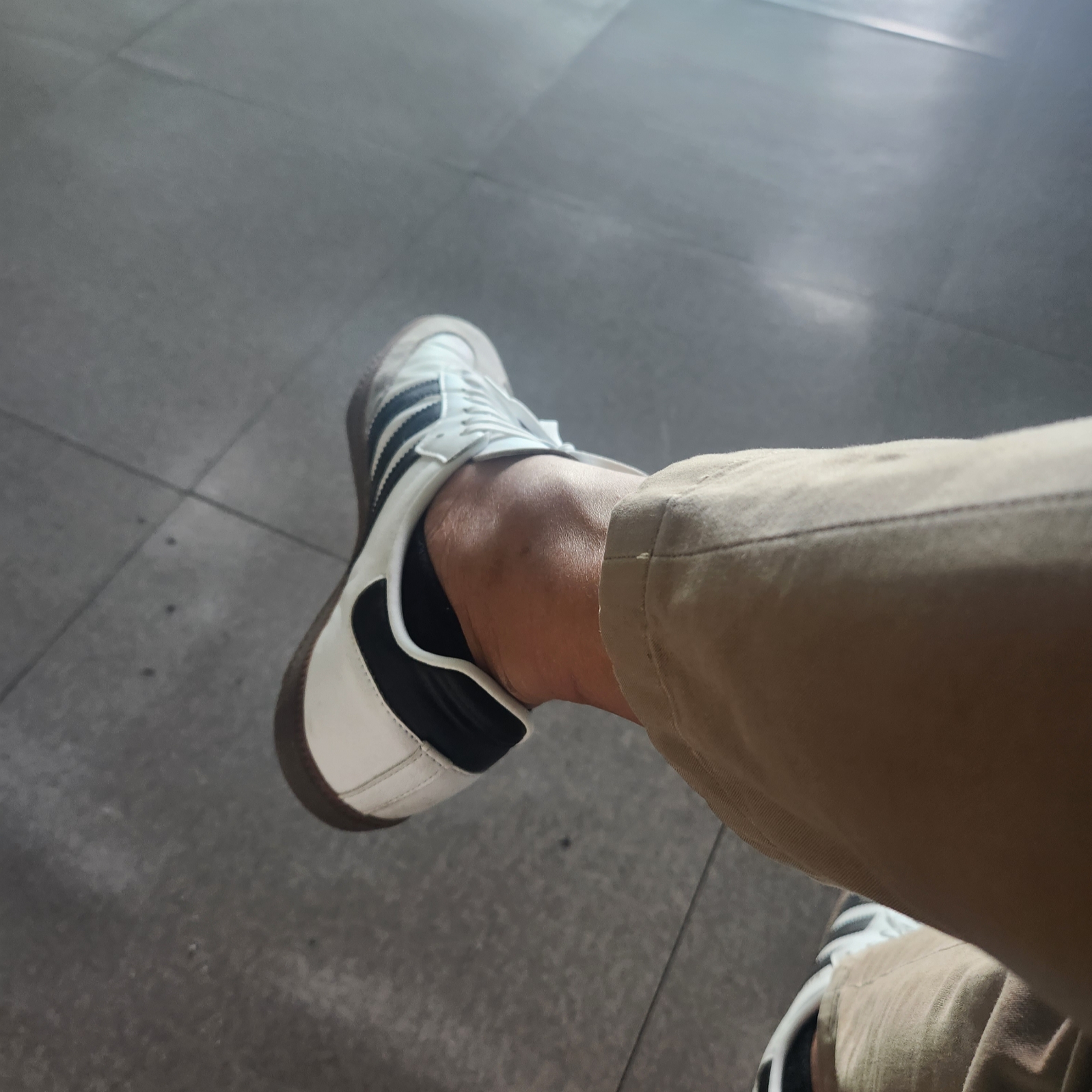 Adidas Samba Vegan White Black 착용 스타일