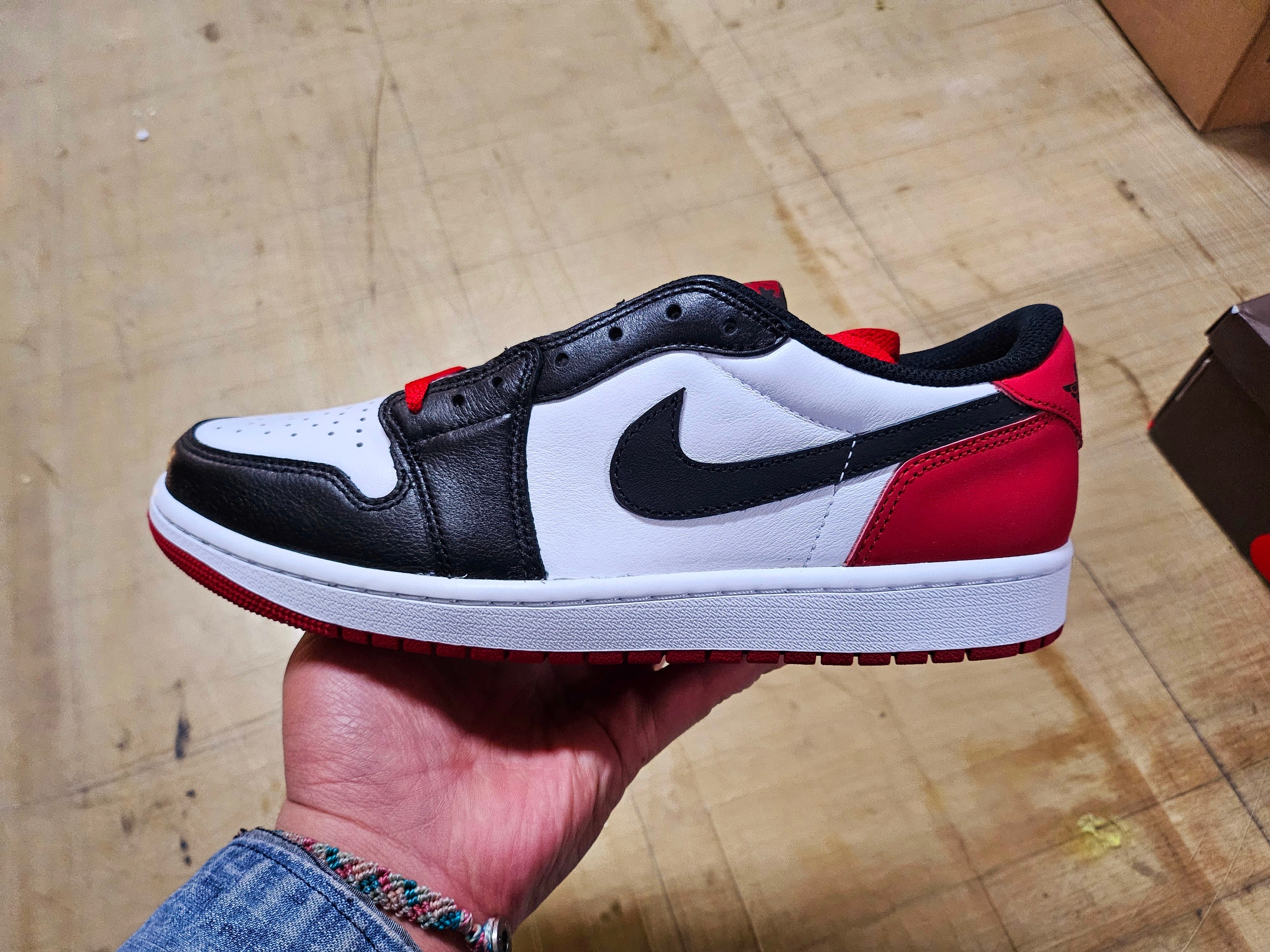 Jordan 1 Retro Low OG Black Toe 착용 스타일 - 2