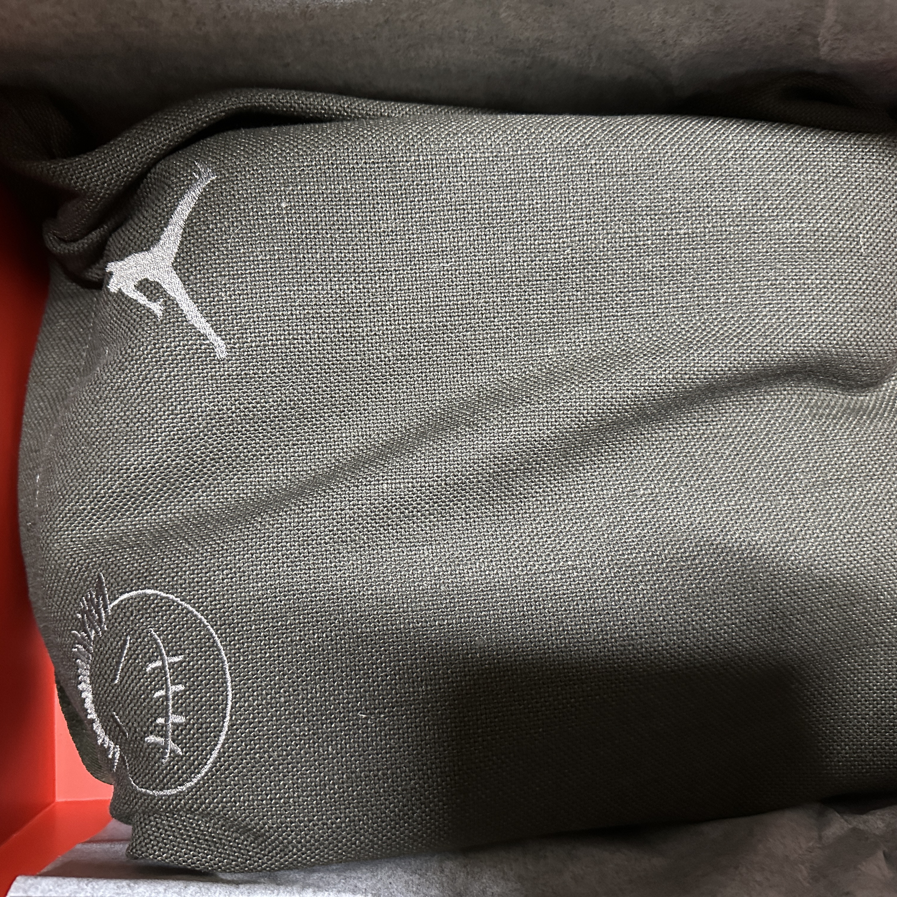 Jordan x Travis Scott Jumpman Jack TR Sail and Dark Mocha 착용 스타일 - 3