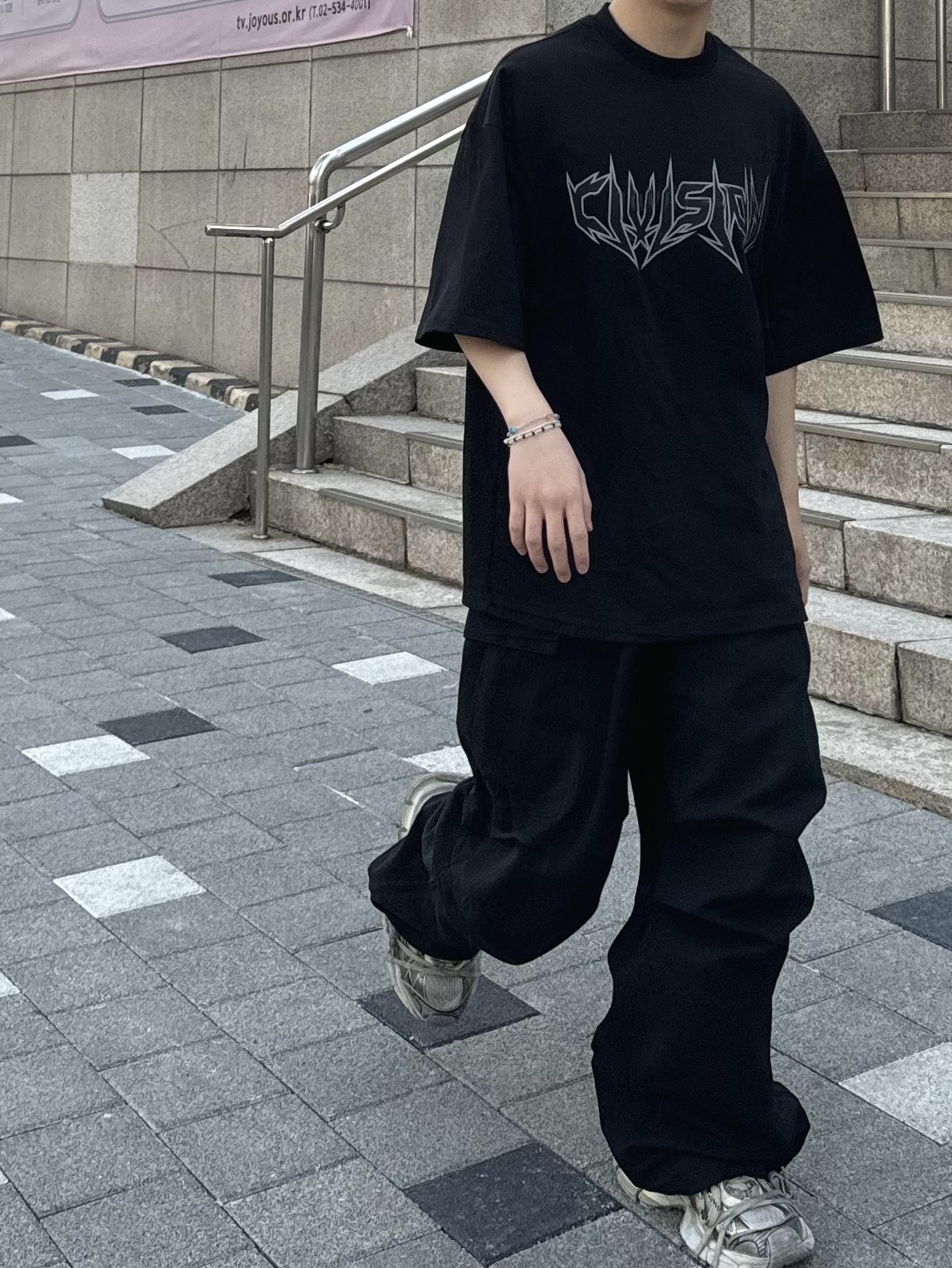 Nonnod Side Zip Cargo Pants Black, Balenciaga 3XL Sneakers Beige 착용 스타일 - 2