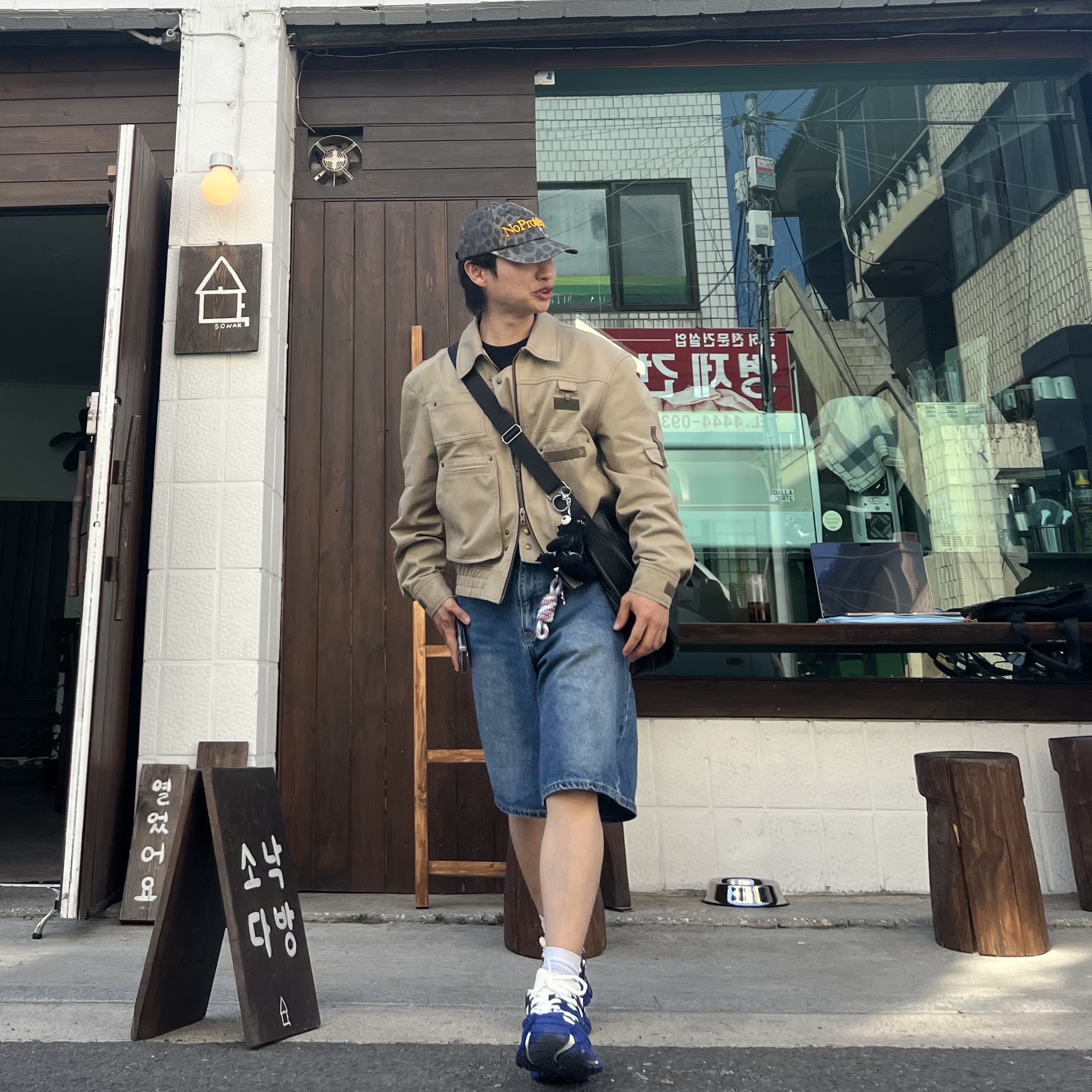 Camper Tormenta Dark Blue White 착용 스타일 - 1