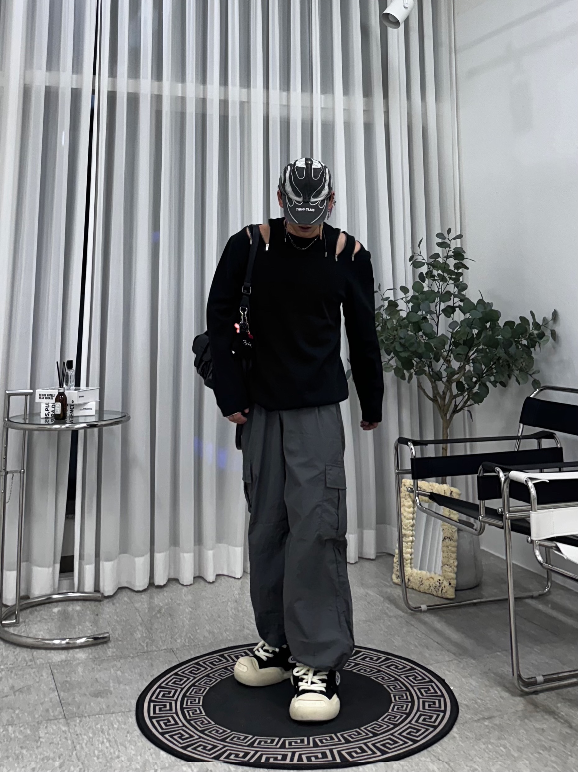 떠그 클럽 쵸퍼 캡 블랙 착용 스타일 - 9