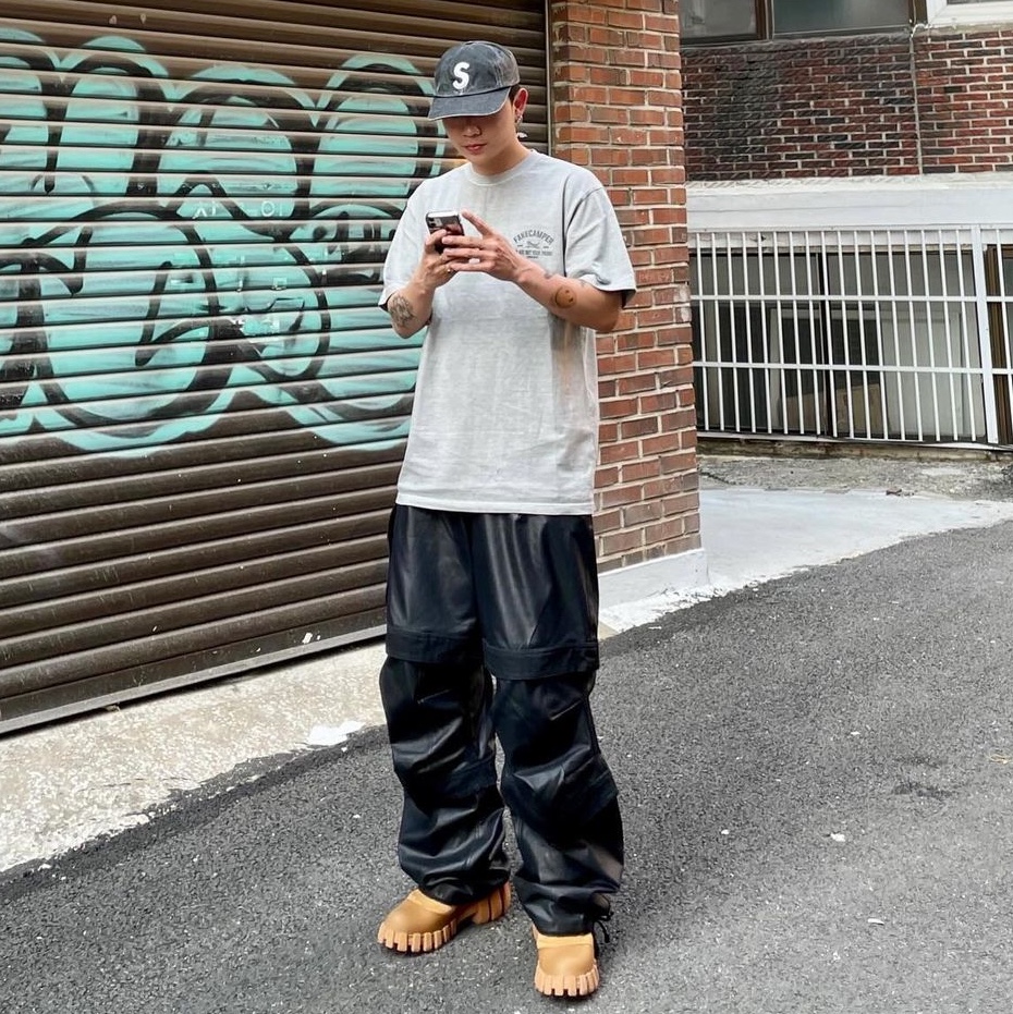 Farfromwhat Far Layered Work Pants Coated Black 착용 스타일