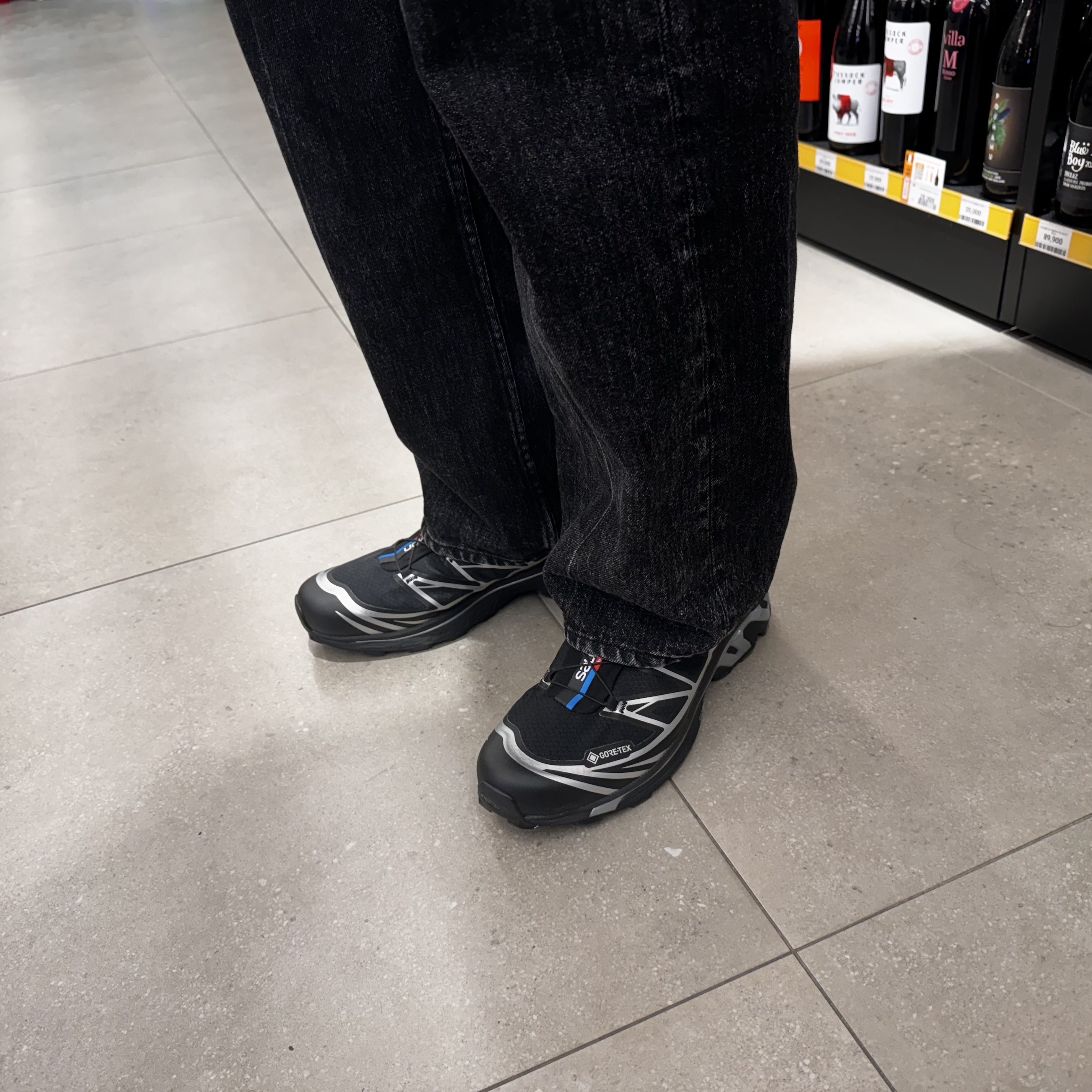 Salomon XT-6 GTX Black Silver 착용 스타일 - 4