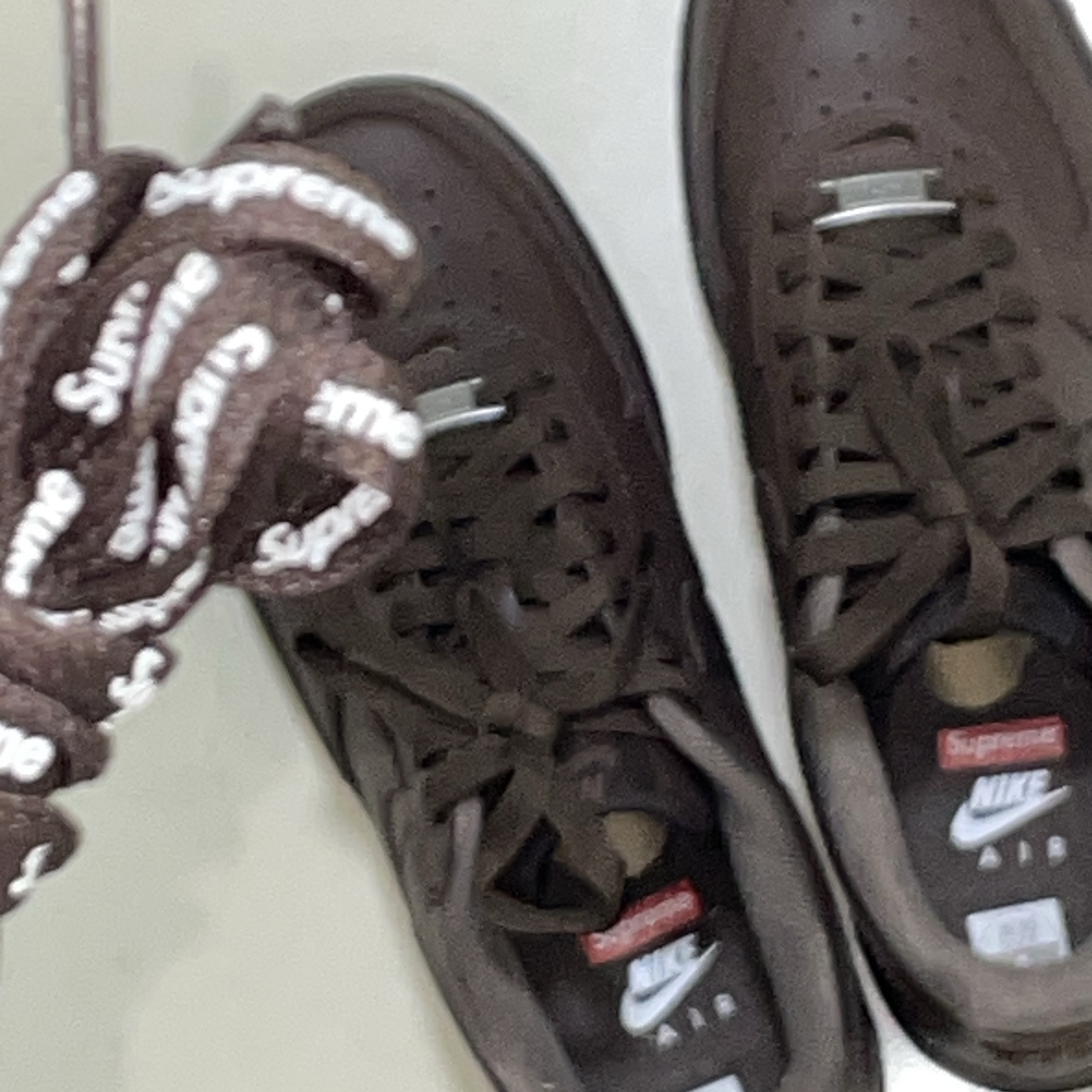 Nike x Supreme Air Force 1 Low Baroque Brown 착용 스타일