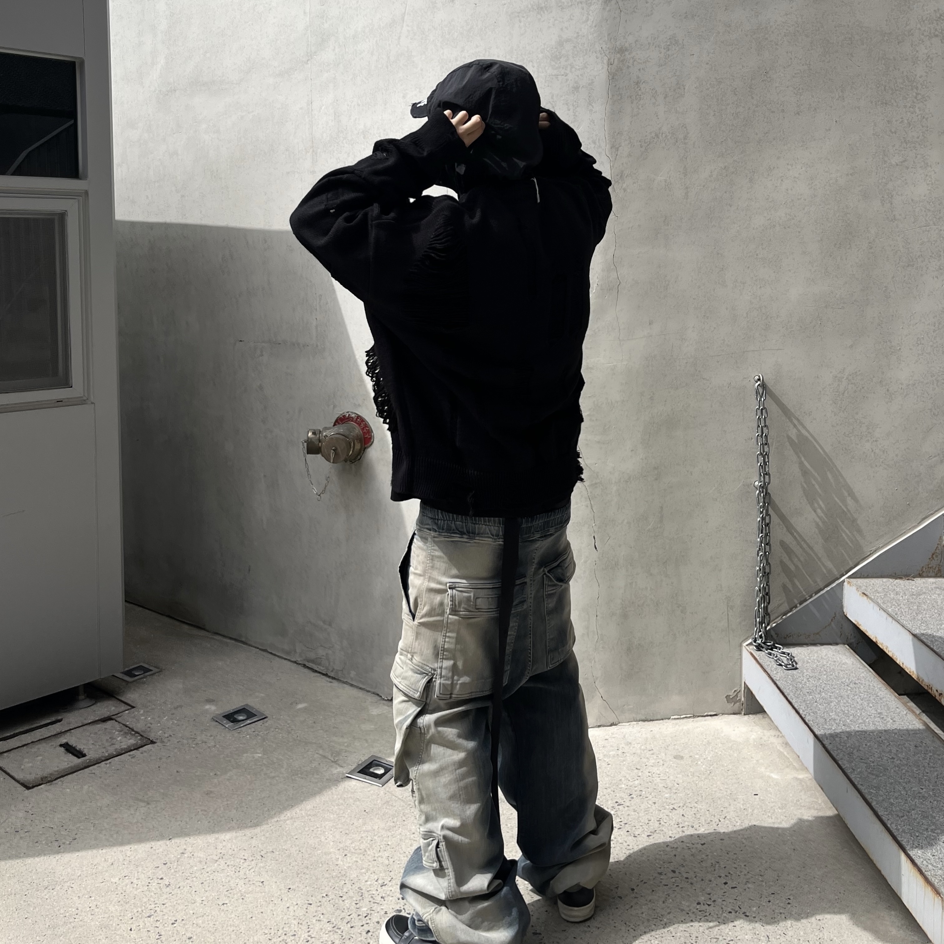 Undermycar Rabban Destroyed Long Sleeve Knit Dark Ink - 23FW, Rick Owens Luxor Suede Vintage Sneakers Black Milk 착용 스타일 - 2