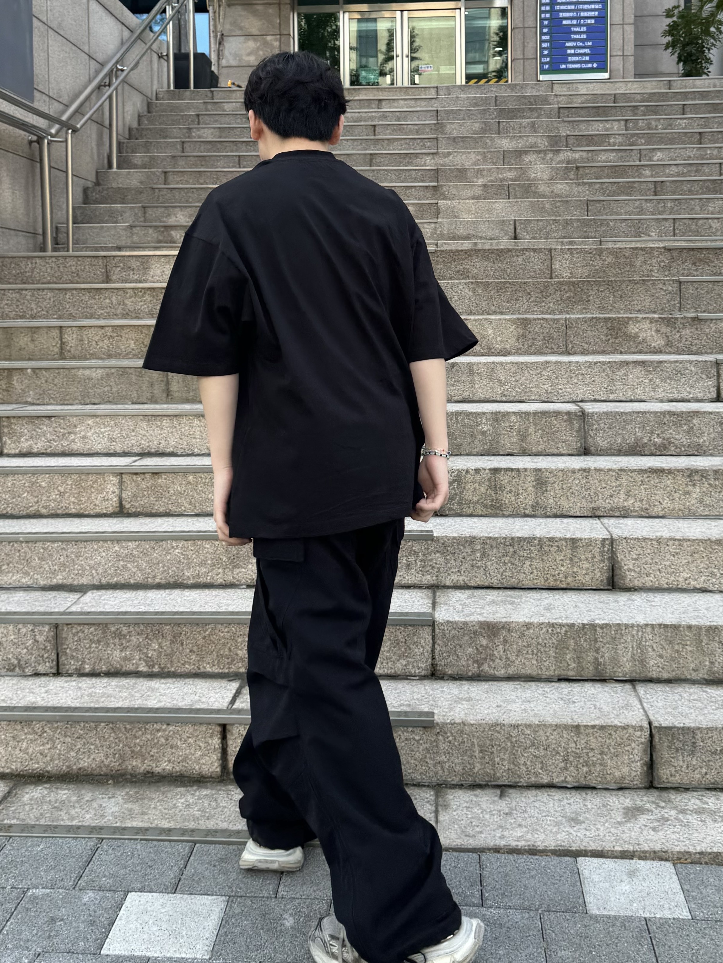 Nonnod Side Zip Cargo Pants Black, Balenciaga 3XL Sneakers Beige 착용 스타일 - 3