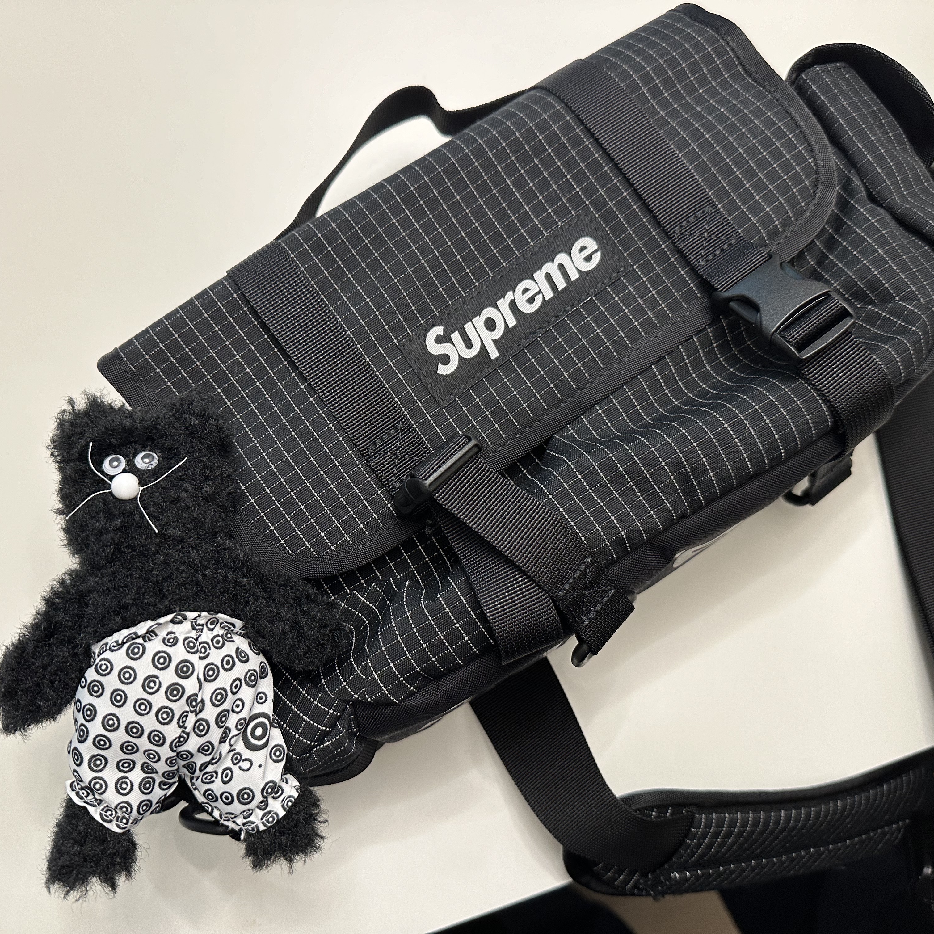 Supreme Mini Duffle Bag Black - 24SS, Monamhee x 10 Corso Como Bianco Keyring Black 착용 스타일