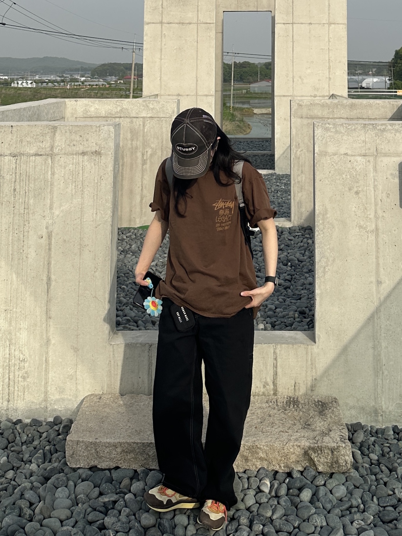 Stussy Low Pro Trucker Cut-Out Leather Snapback Brown, Stussy x Our Legacy Surfman Pigment Dyed T-Shirt Dark Brown 착용 스타일 - 1