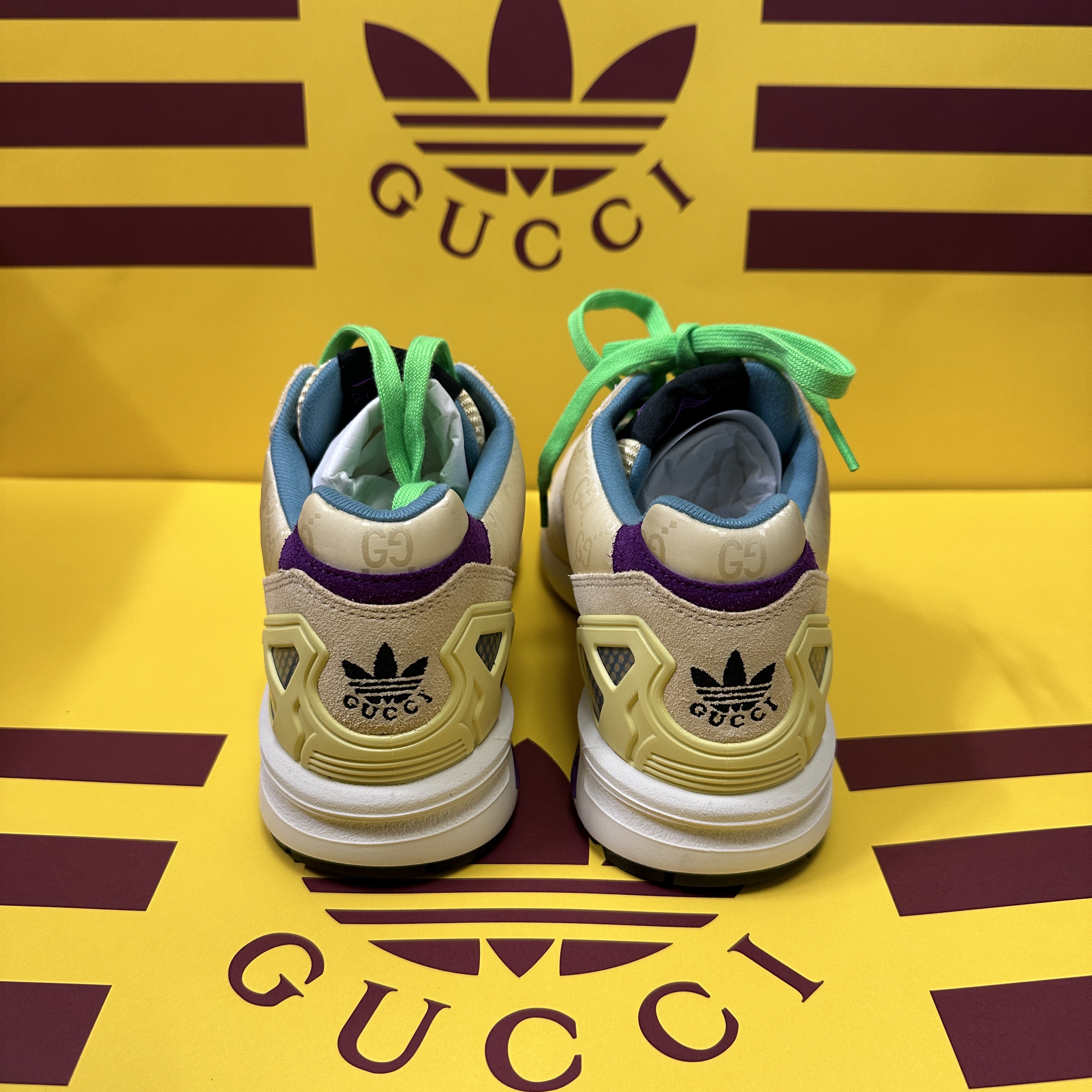 Gucci x Adidas ZX8000 Sneaker Beige GG Canvas 착용 스타일 - 3