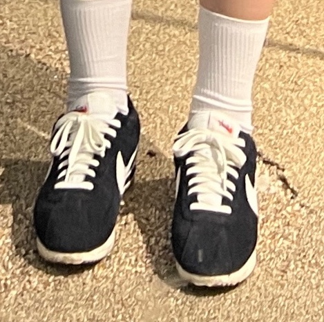(W) 나이키 코르테즈 빈티지 블랙 세일 착용 스타일 - 1