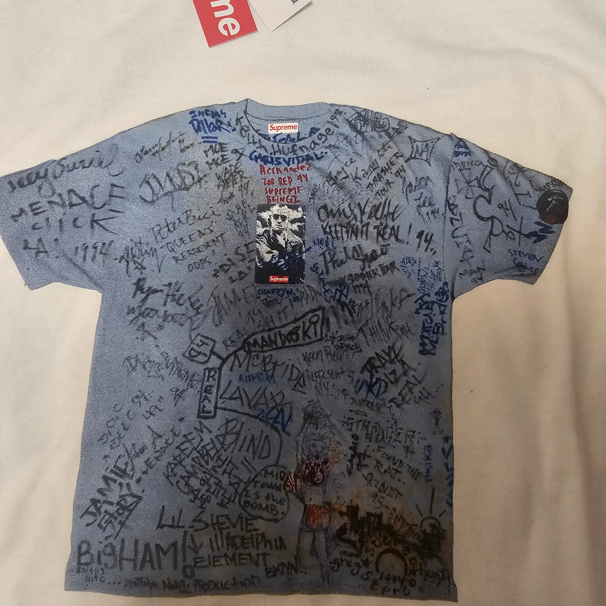 Supreme First T-Shirt Black - 24SS, Supreme First T-Shirt White - 24SS 착용 스타일 - 1