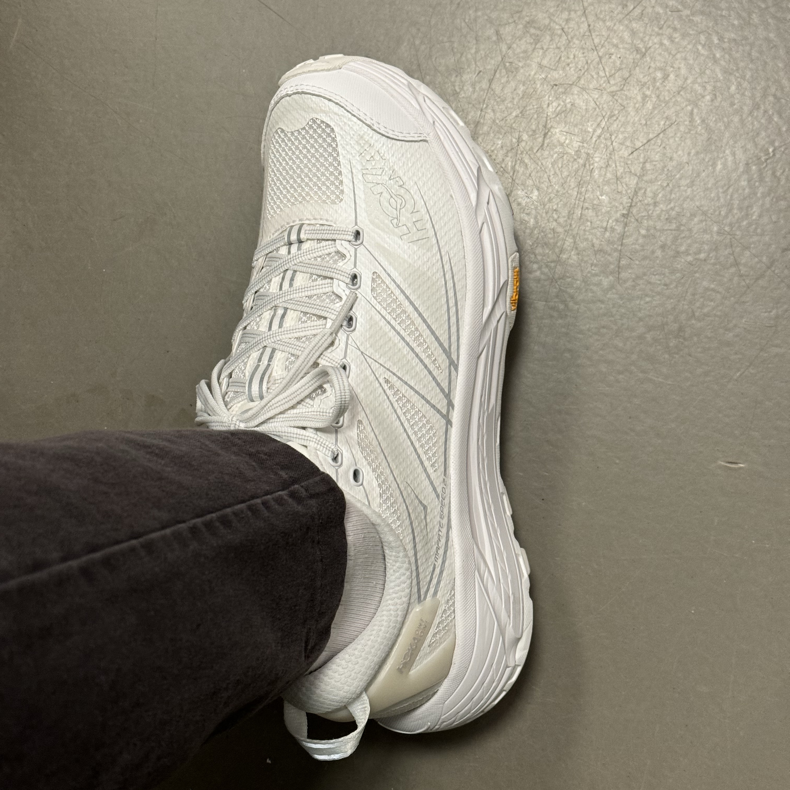 Hoka Mafate Speed 2 White Lunar Rock 착용 스타일 - 4