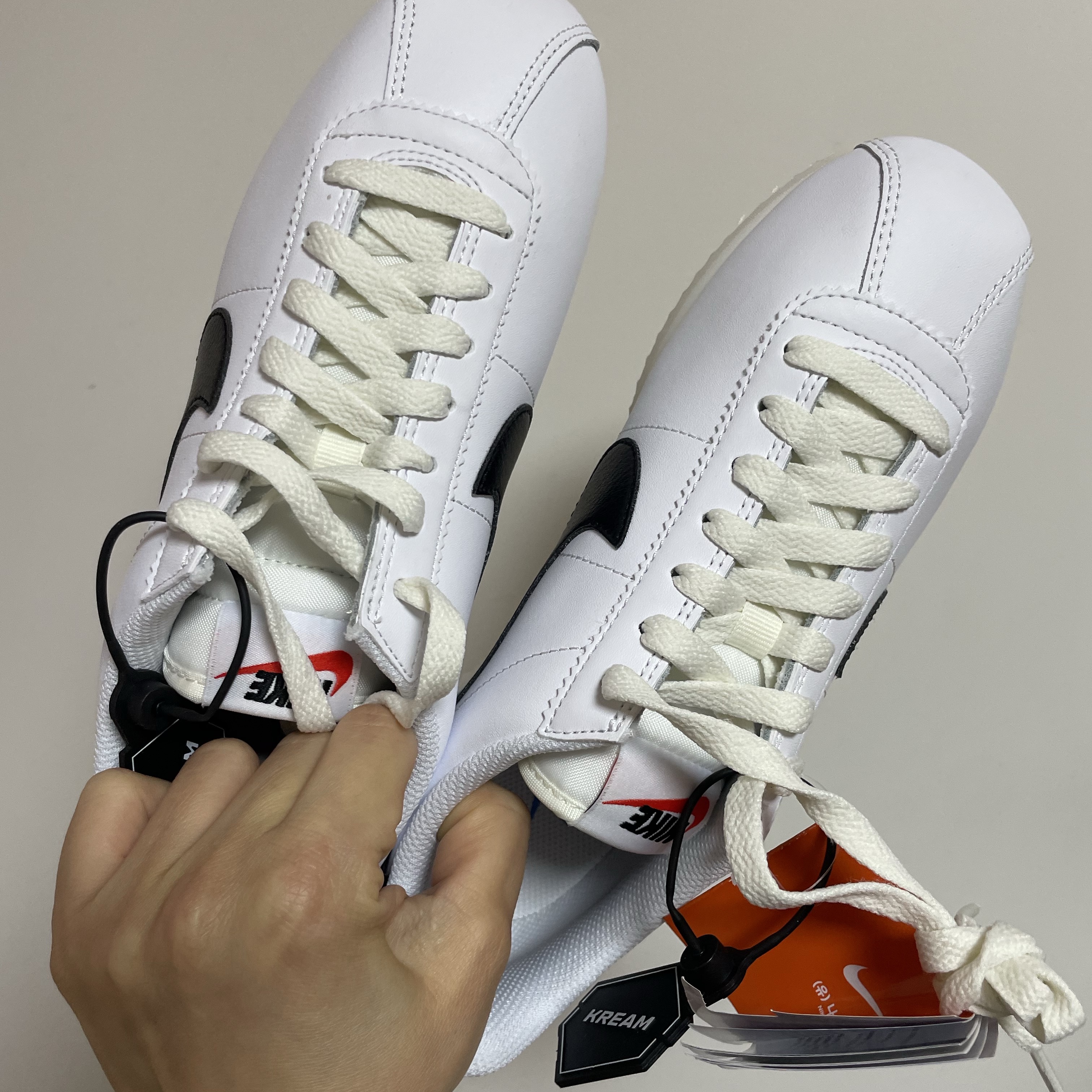 (W) Nike Cortez White and Black 착용 스타일