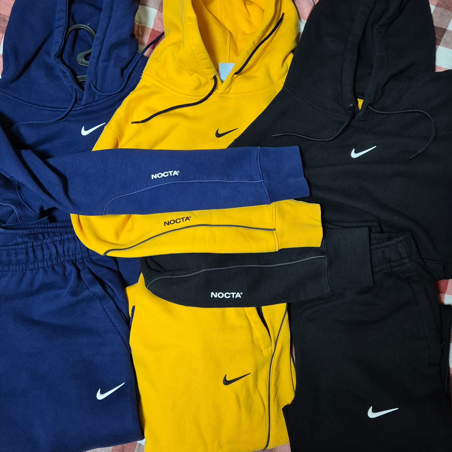 Nike x Drake Nocta Cardinal Stock Essential Hoodie Navy - Asia, Nike x Drake Nocta Essential Hoodie University Gold - Asia 착용 스타일 - 2