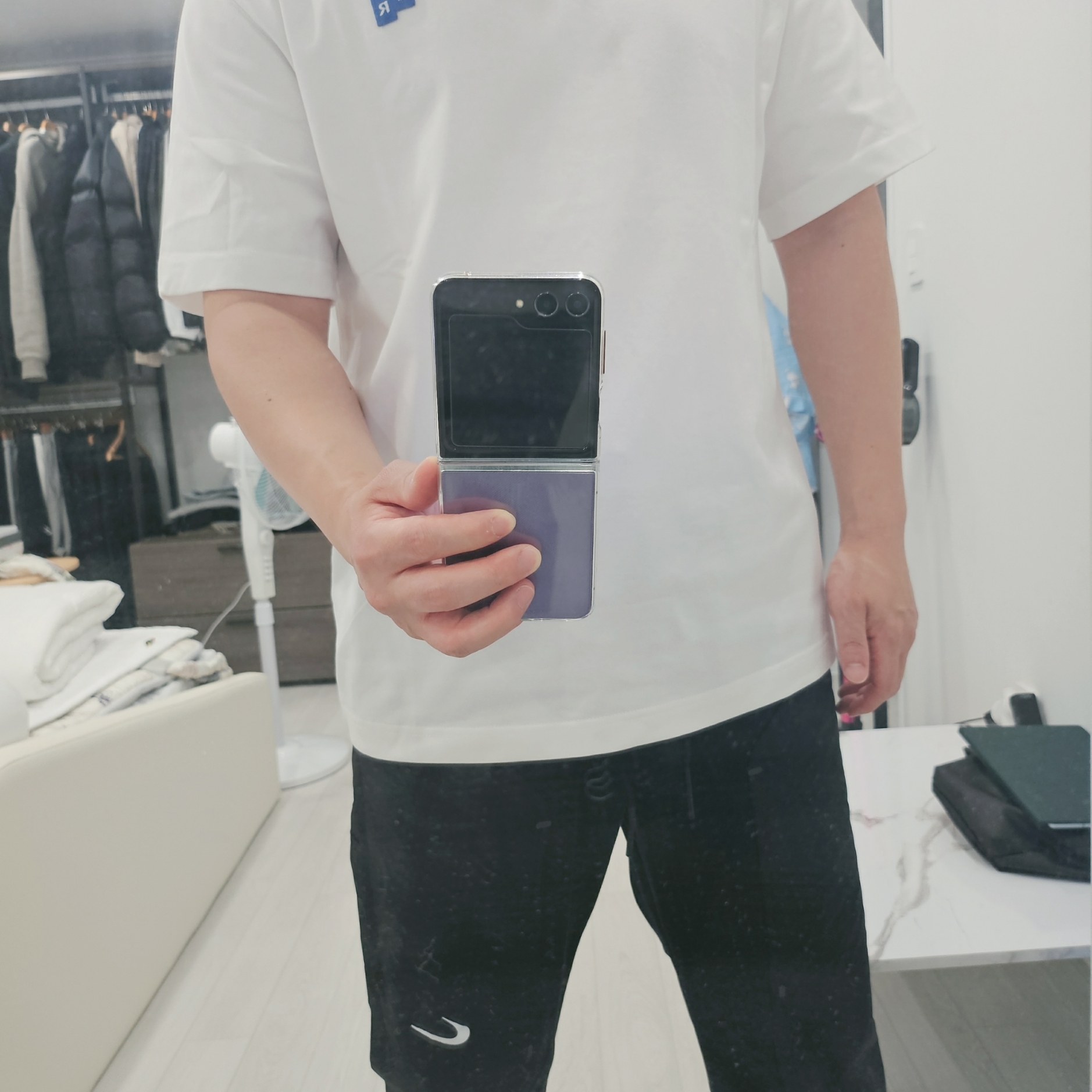 Ader Error Sig; TRS/BL Tag T-Shirt 01 Off White, Nike x Off-White NRG Pants Black 착용 스타일