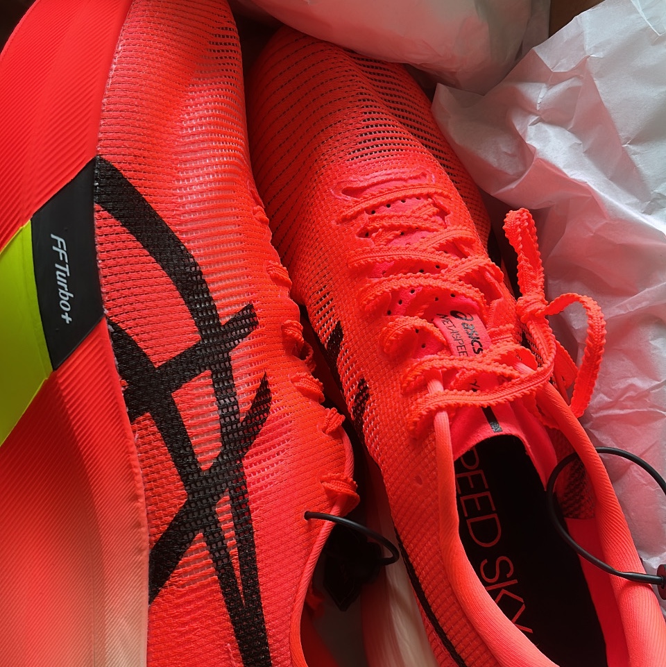 Asics Metaspeed Sky Paris Sunrise Red Black 착용 스타일 - 2