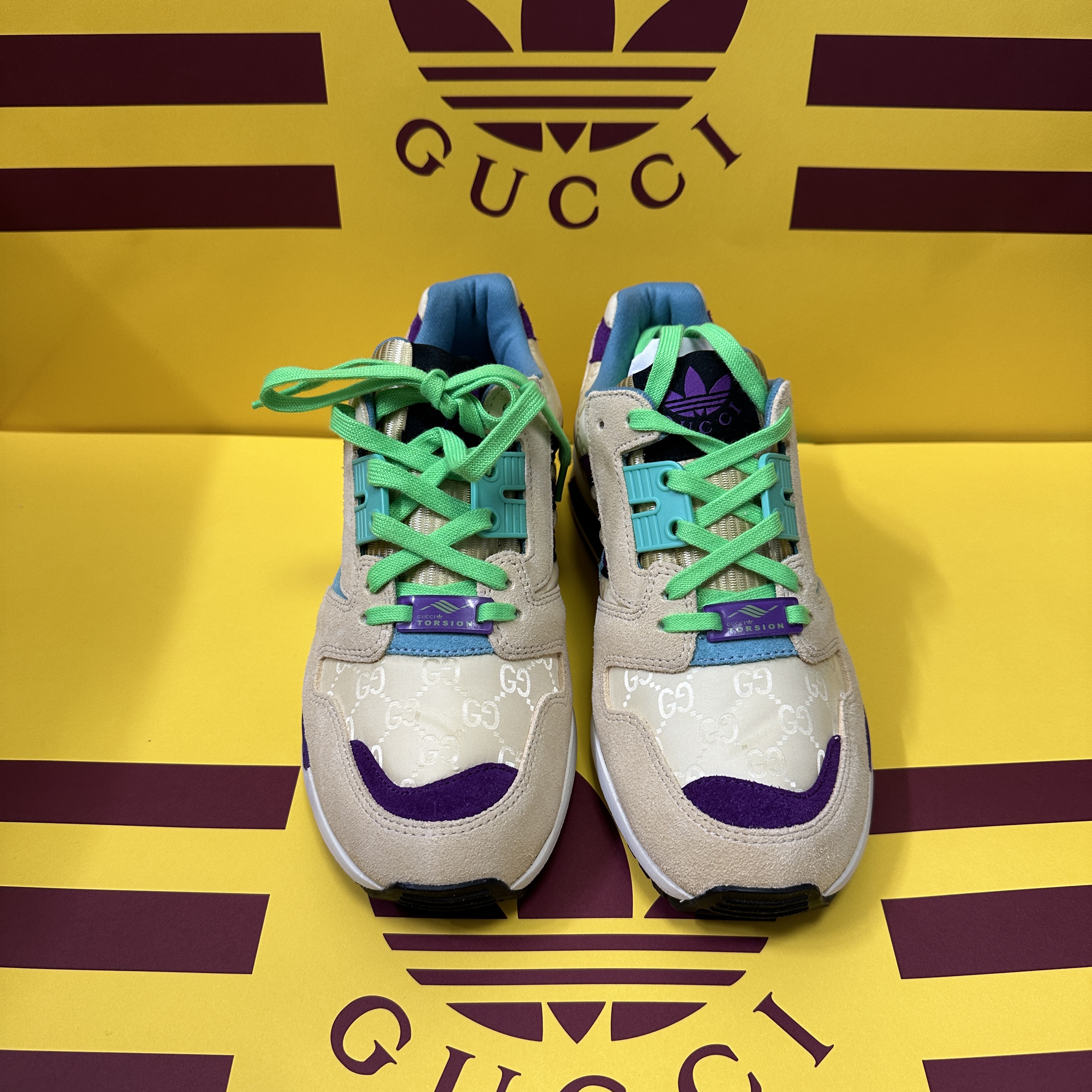 Gucci x Adidas ZX8000 Sneaker Beige GG Canvas 착용 스타일 - 1
