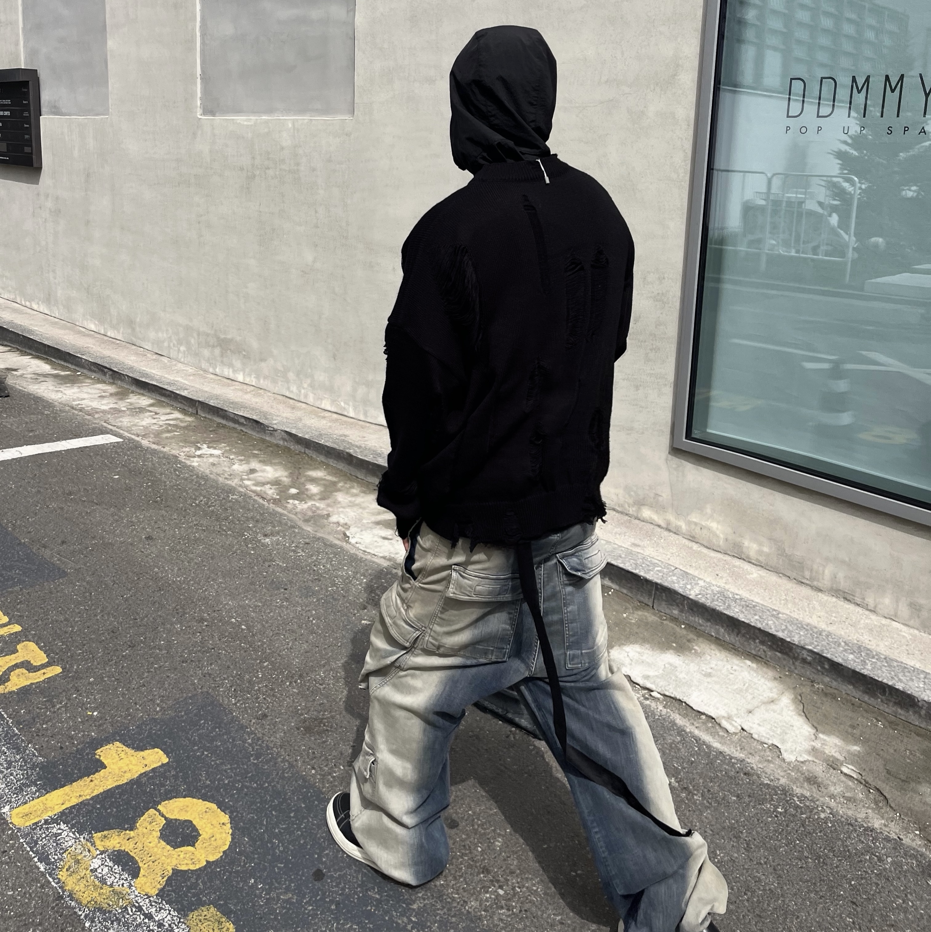 Undermycar Rabban Destroyed Long Sleeve Knit Dark Ink - 23FW, Rick Owens Luxor Suede Vintage Sneakers Black Milk 착용 스타일 - 3