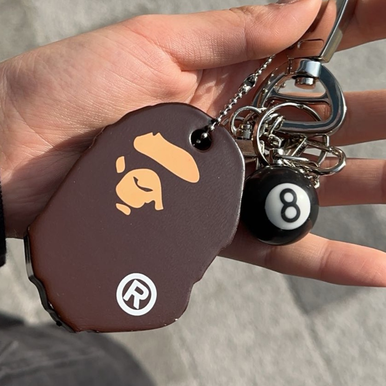 BAPE Ape Head Keychain (Vinyl Acetate) 착용 스타일