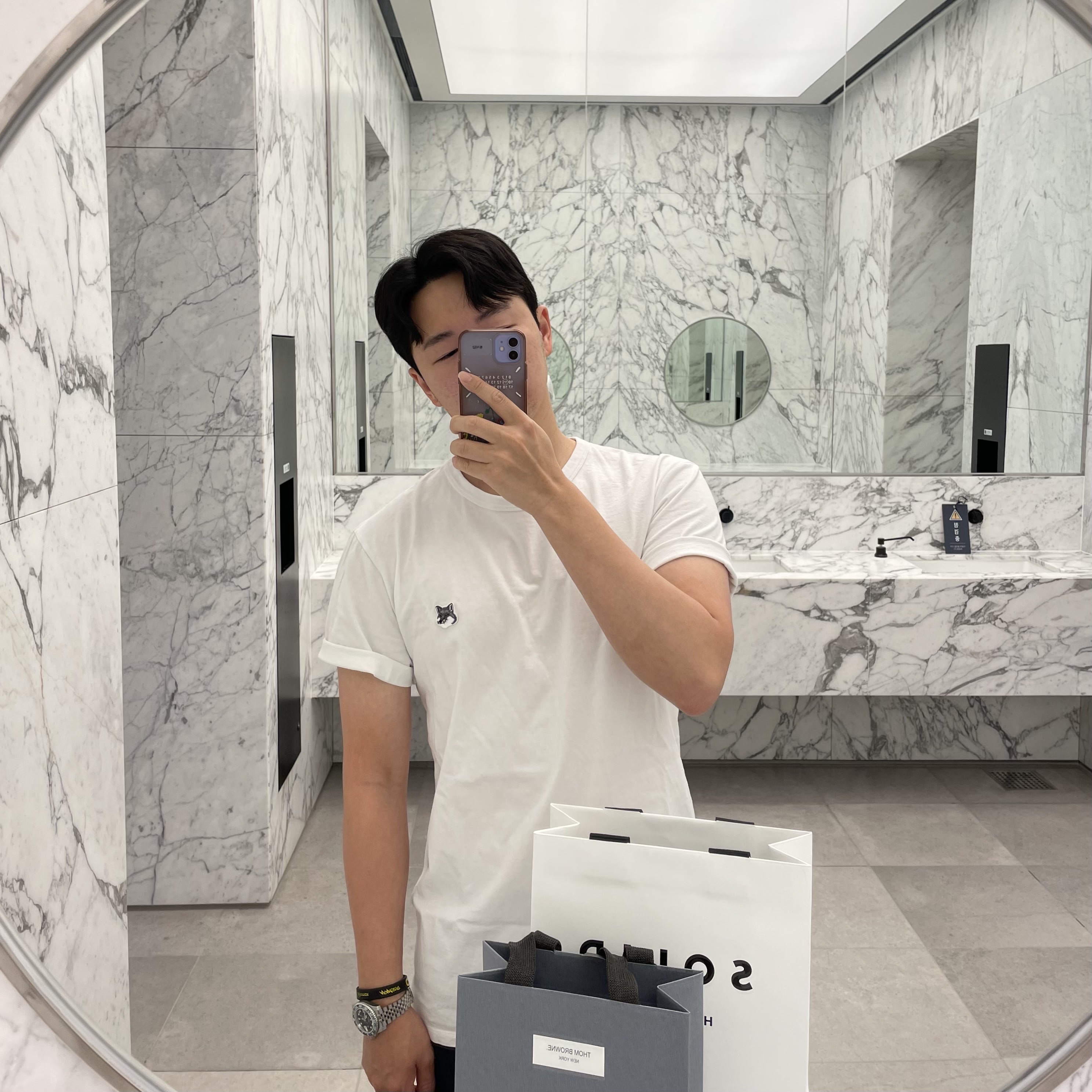 Solid Homme Pegasus Graphic T-Shirt White - 23SS, Thom Browne Fine Merino Wool 4-Bar Sleeve Classic V-Neck Pullover Navy 착용 스타일