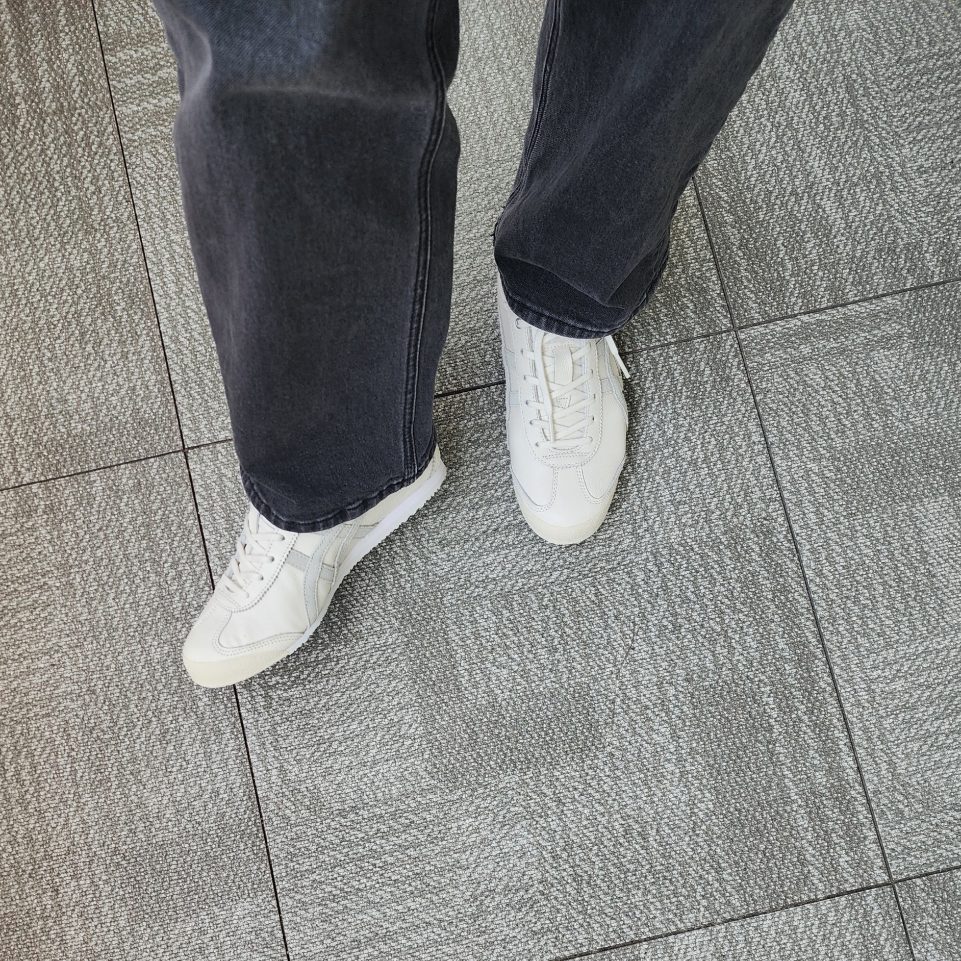 Onitsuka Tiger Mexico 66 White Light Sage 착용 스타일