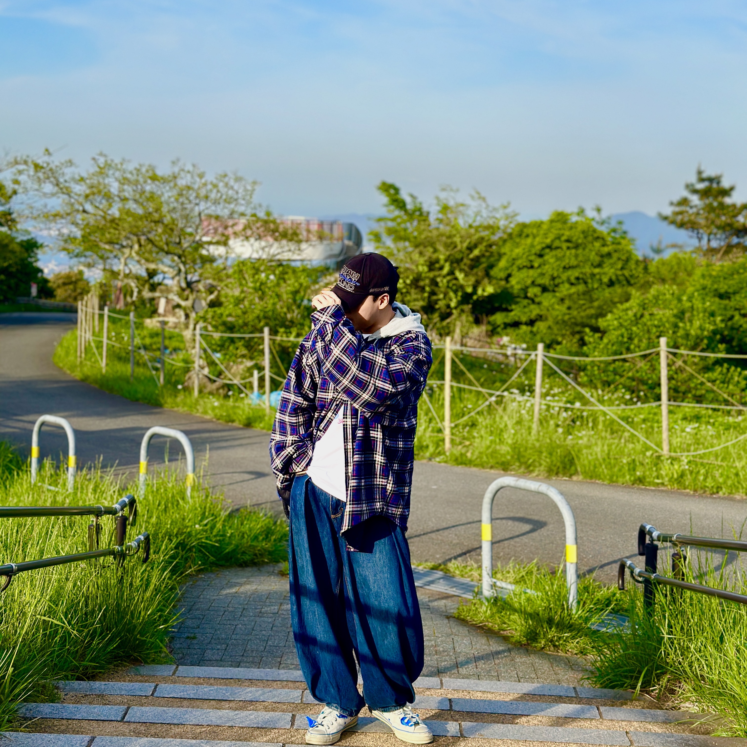Project G/R Reversible Hoodie Check Shirts Navy, Converse x Ader Error Chuck 70 High White 착용 스타일 - 2