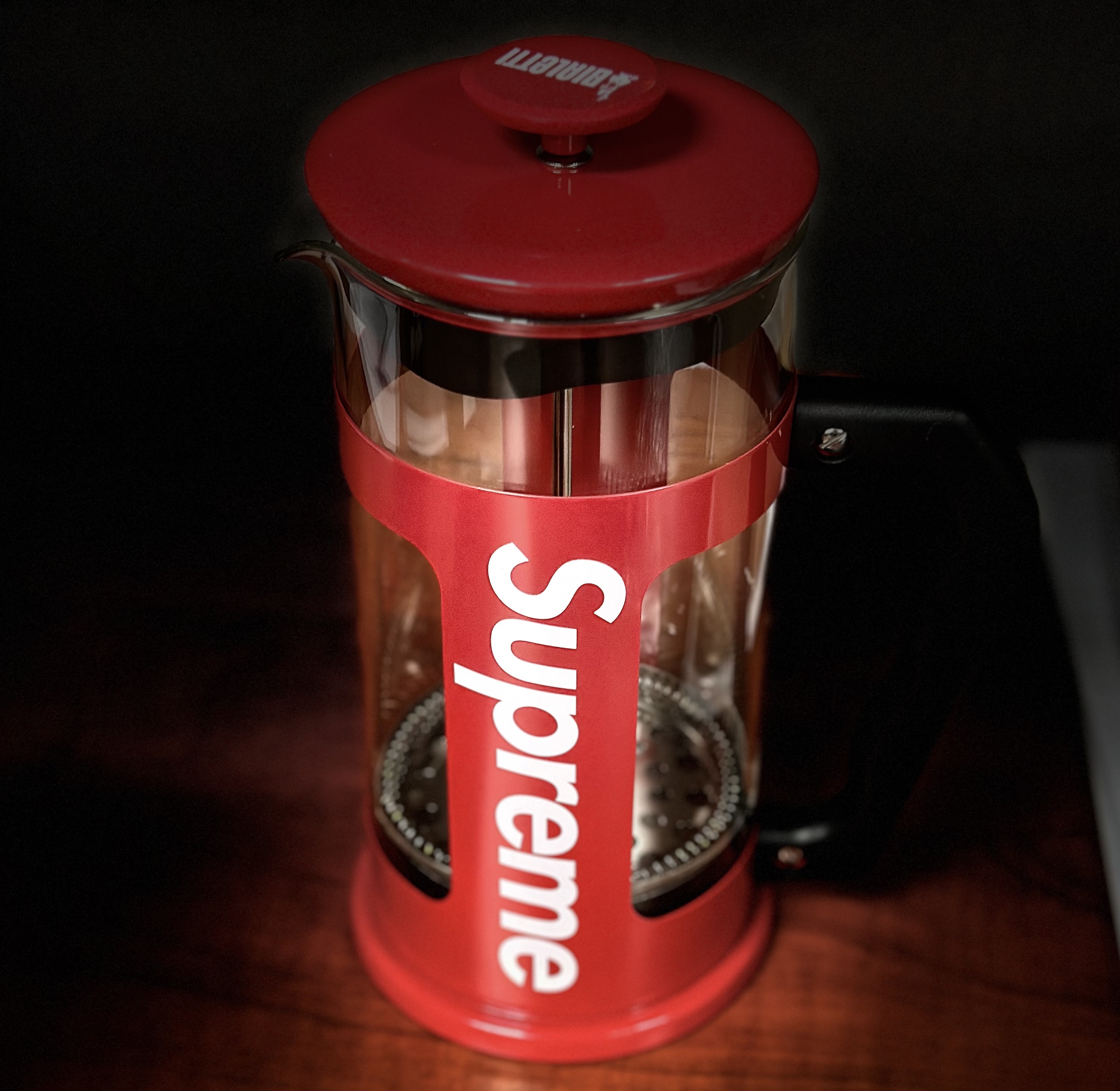 Supreme x Bialetti 8-Cup French Press Red - 24SS 착용 스타일