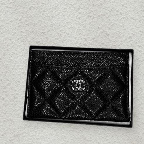 Chanel Classic Card Holder Grained Calfskin & Silver Black 착용 스타일 - 1